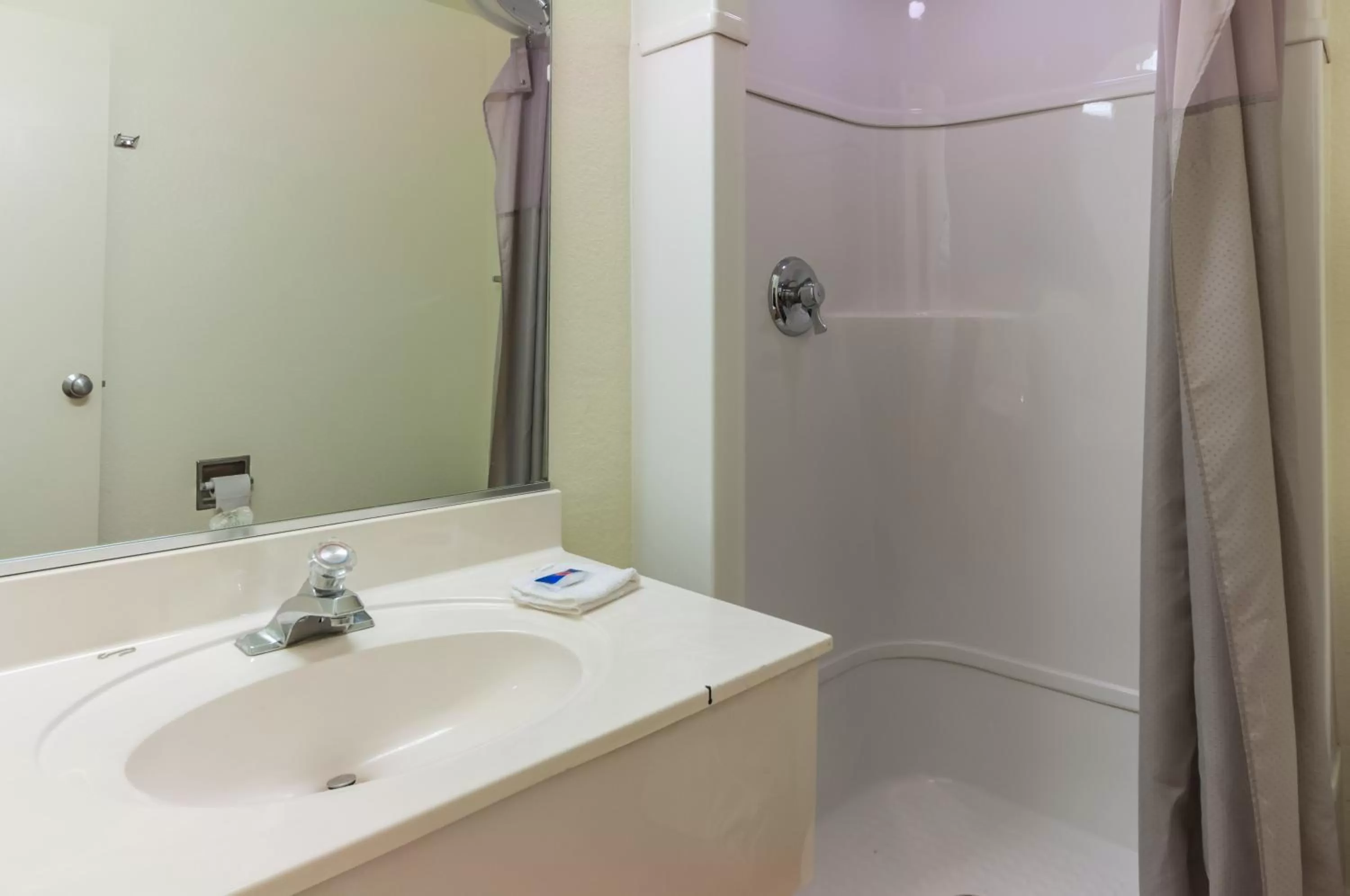 Bathroom in Motel 6-Green River, UT