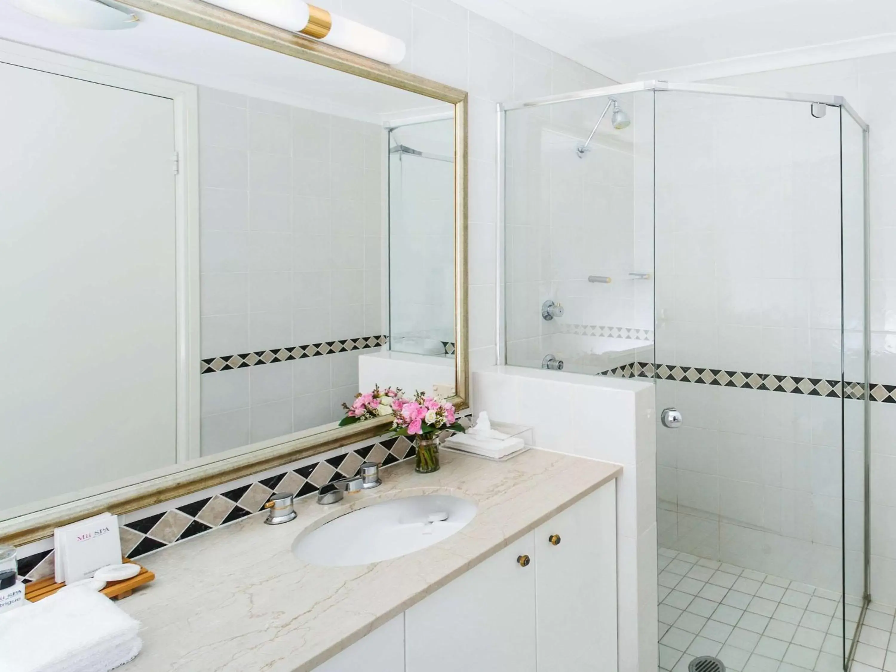 One-Bedroom Apartment with Queen Bed in The Sebel Sydney Chatswood One-Bedroom Apartment with Queen Bed in The Sebel Sydney Chatswood