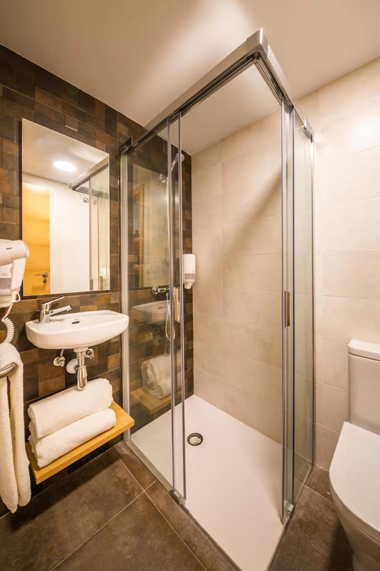 Shower in Hotel Vas Vitoria AutoCheckIn