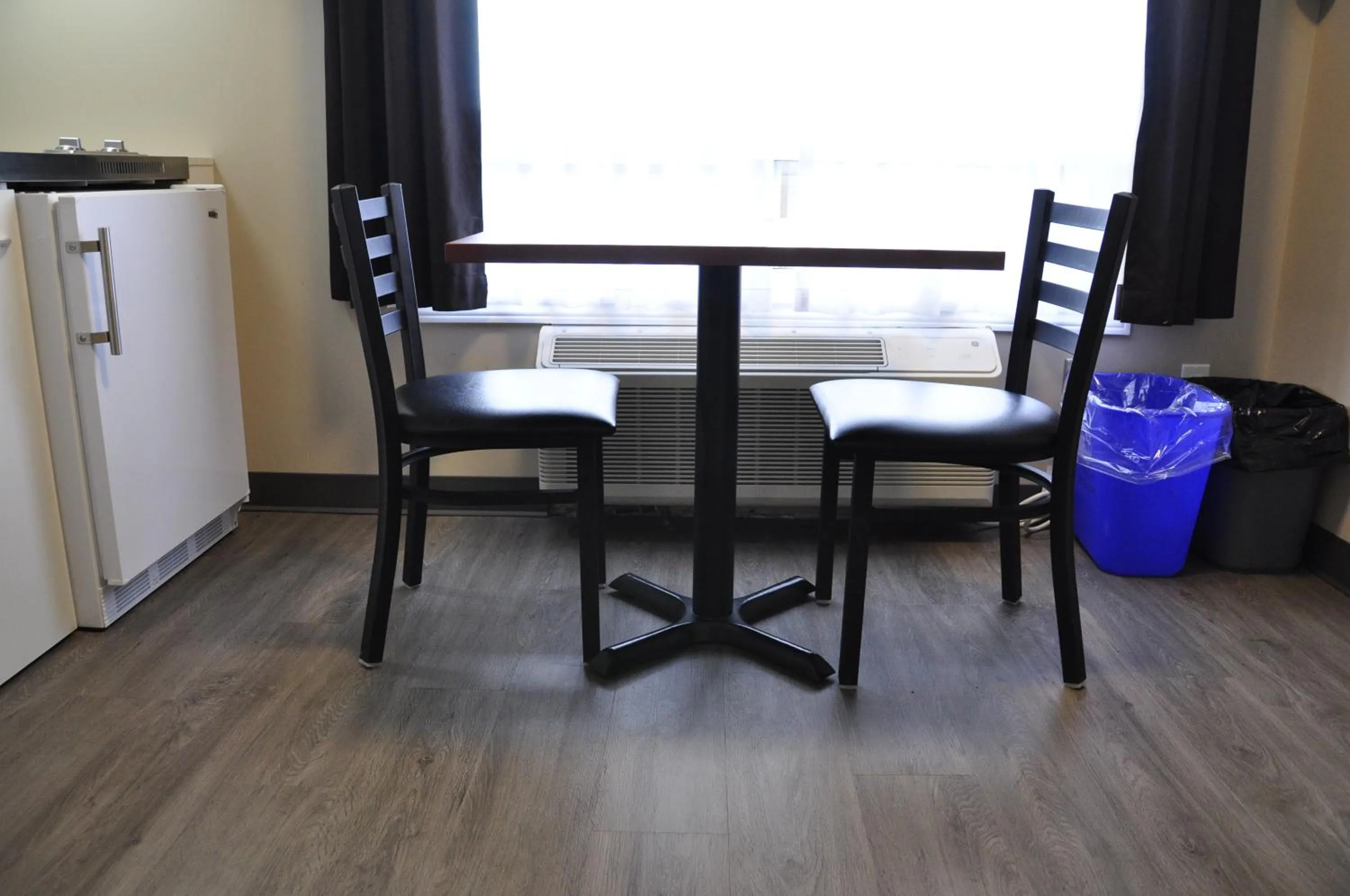 Dining area in Moonlight Inn and Suites Sudbury
