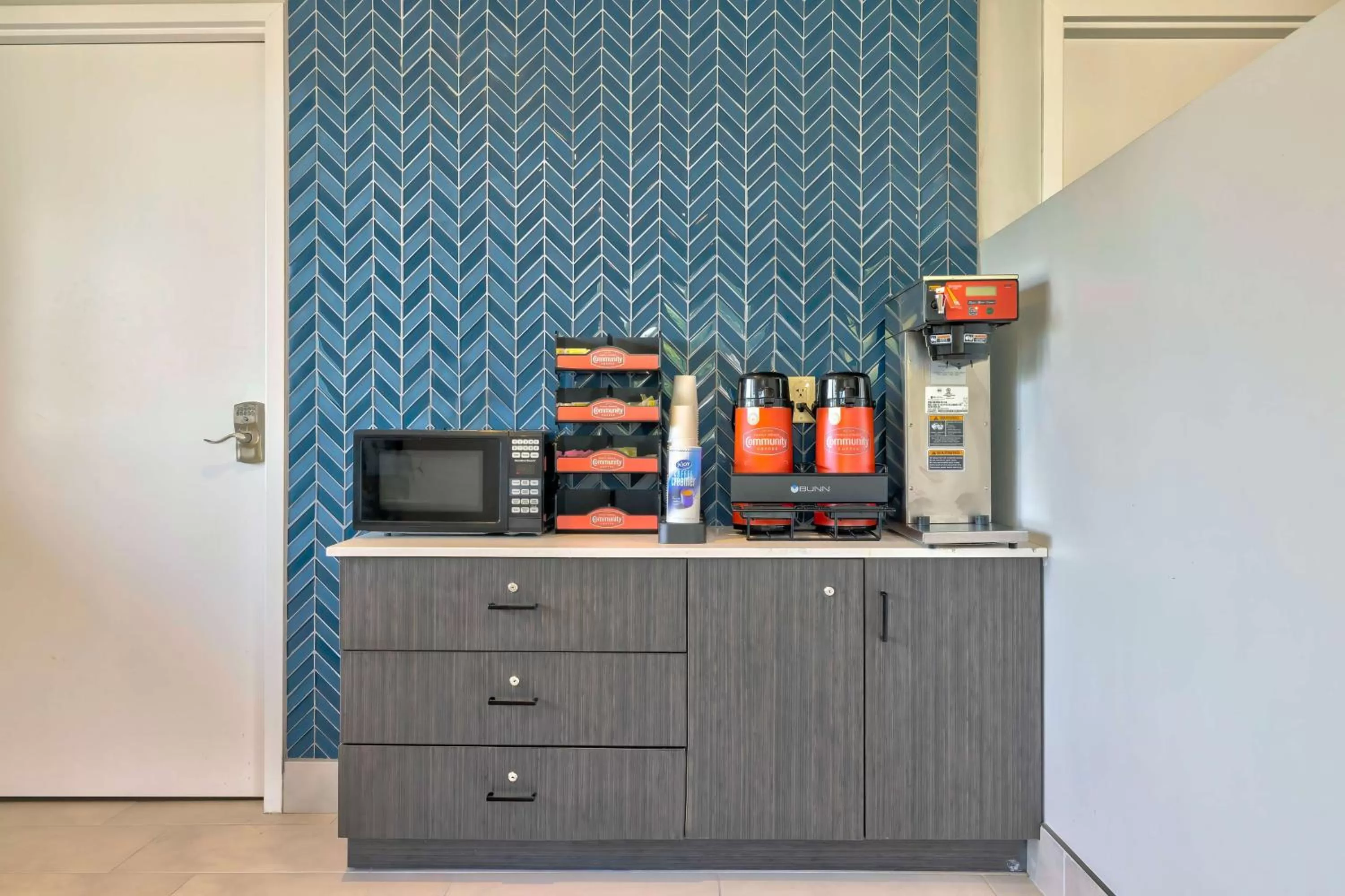 Coffee/tea facilities in Motel 6 Bethel, CT - Danbury