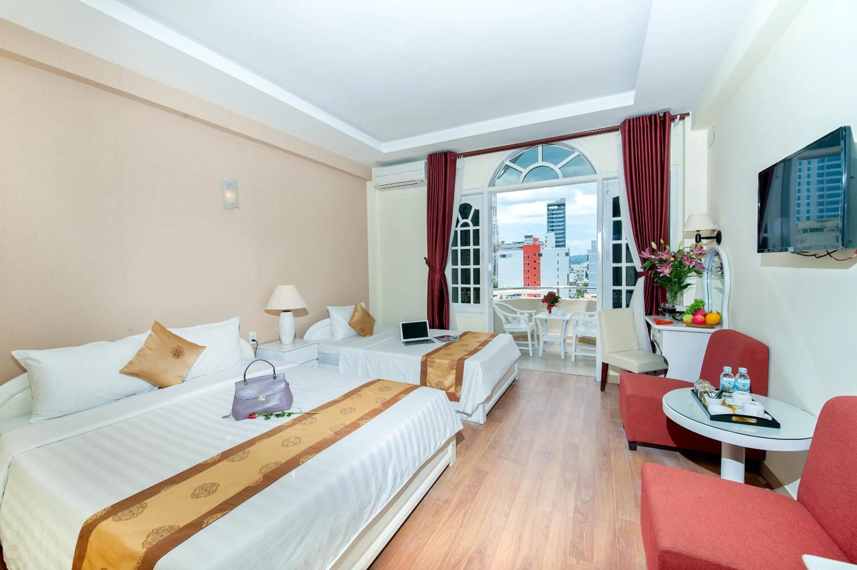 Living room, Bed in Palm Beach Hotel