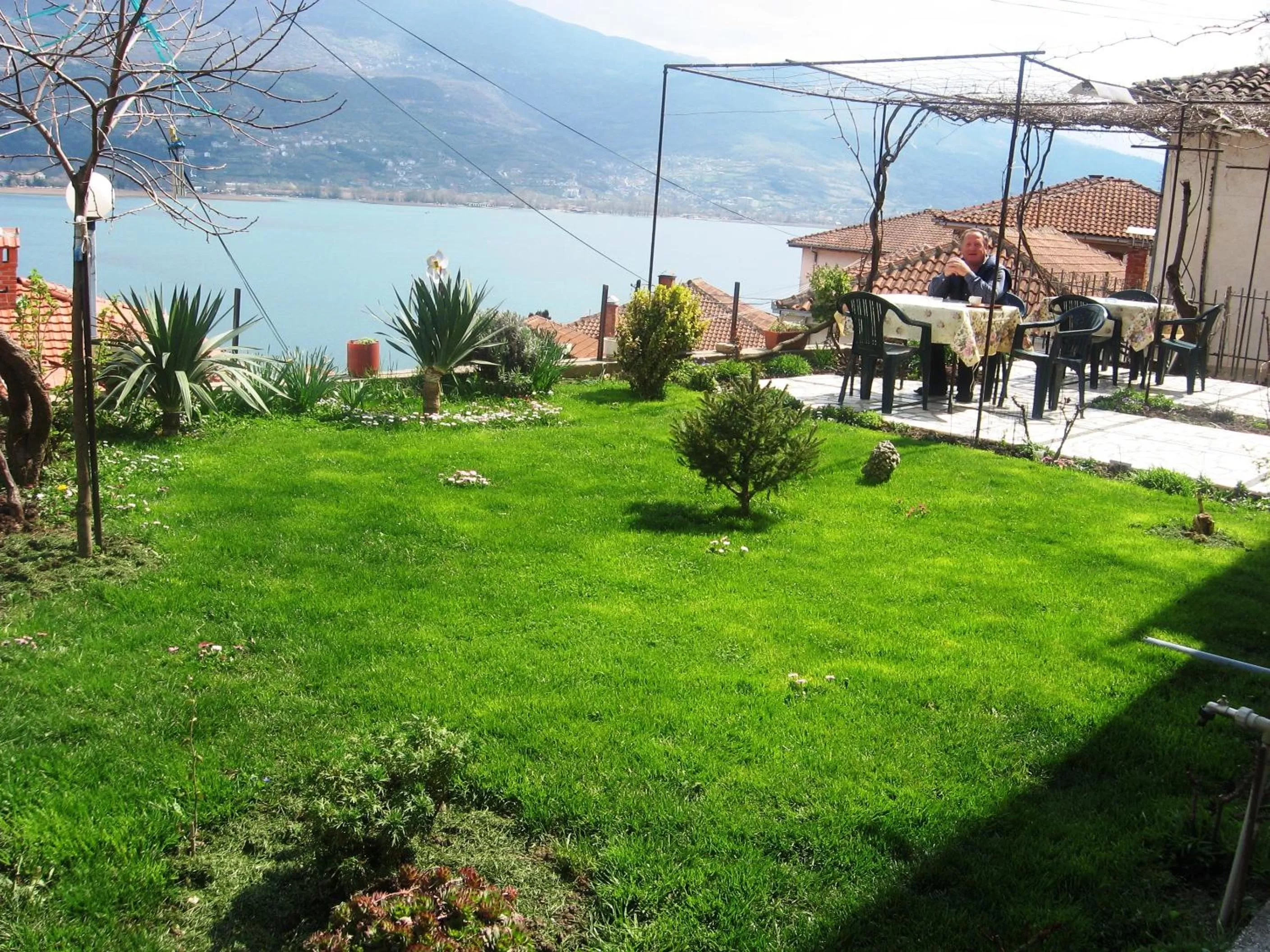 Garden in Apartments Villa Saray