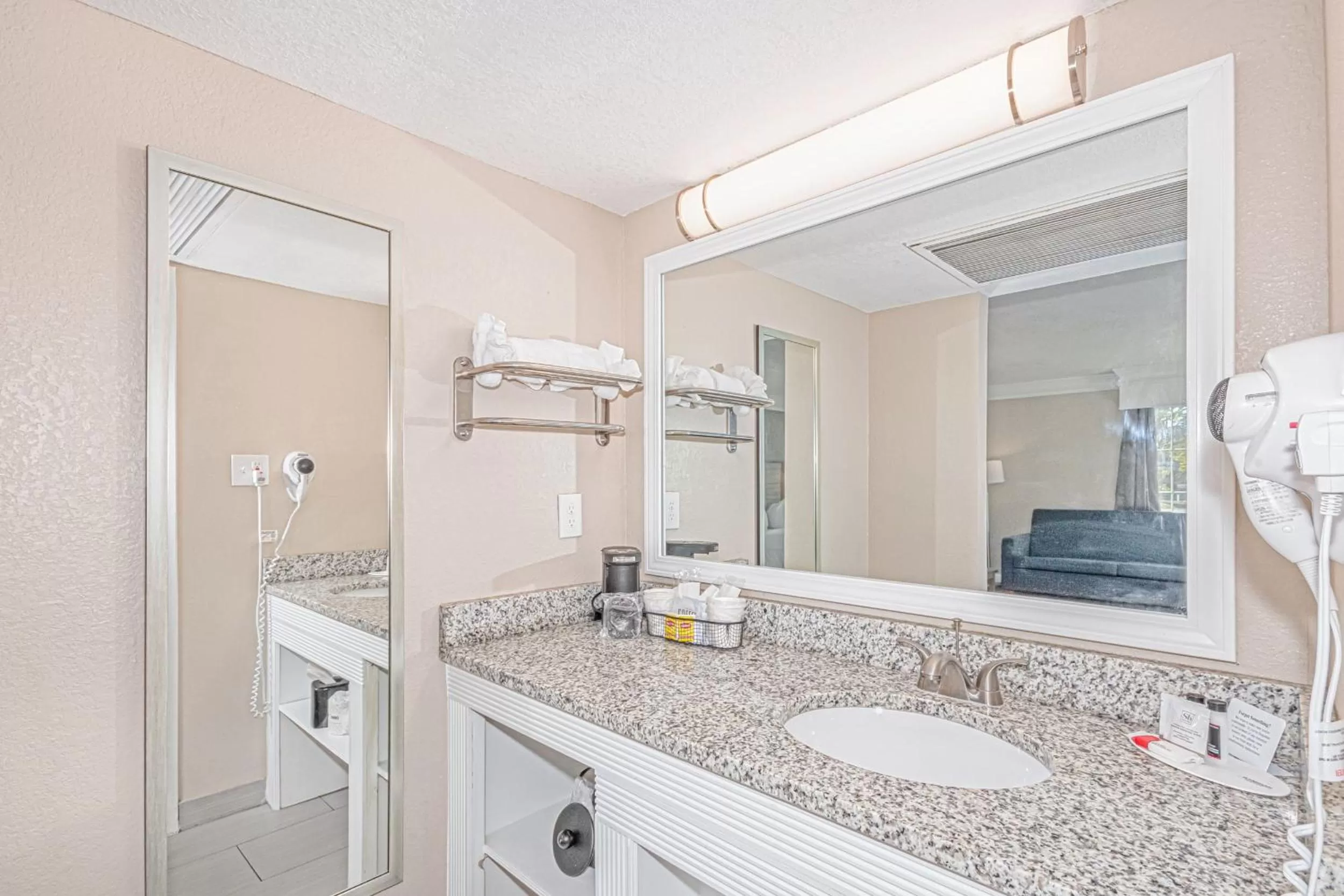 Shower in Casa Bella Inn & Suites Extended Stay