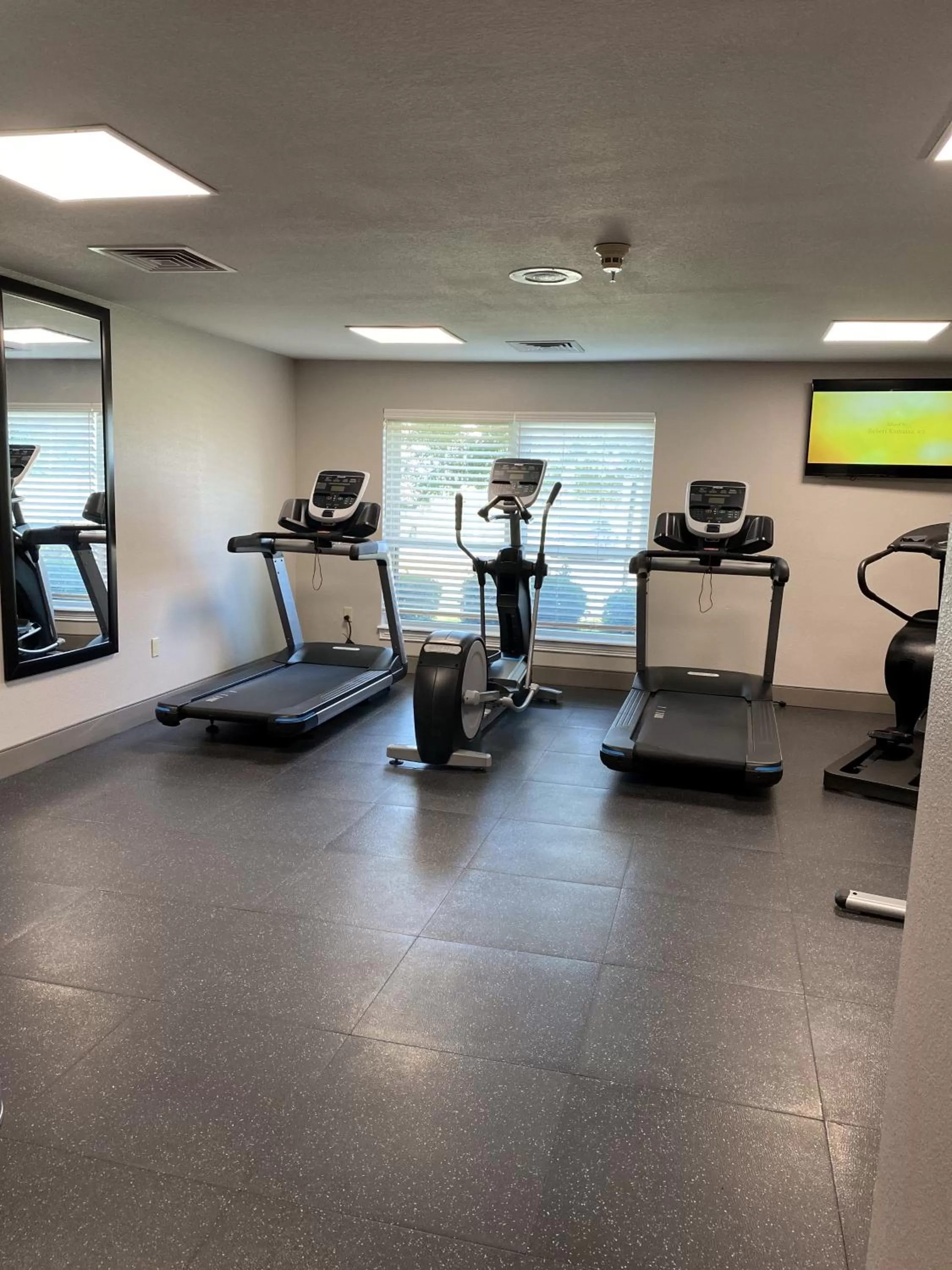 Fitness centre/facilities in Country Inn & Suites by Radisson, Fort Worth, TX