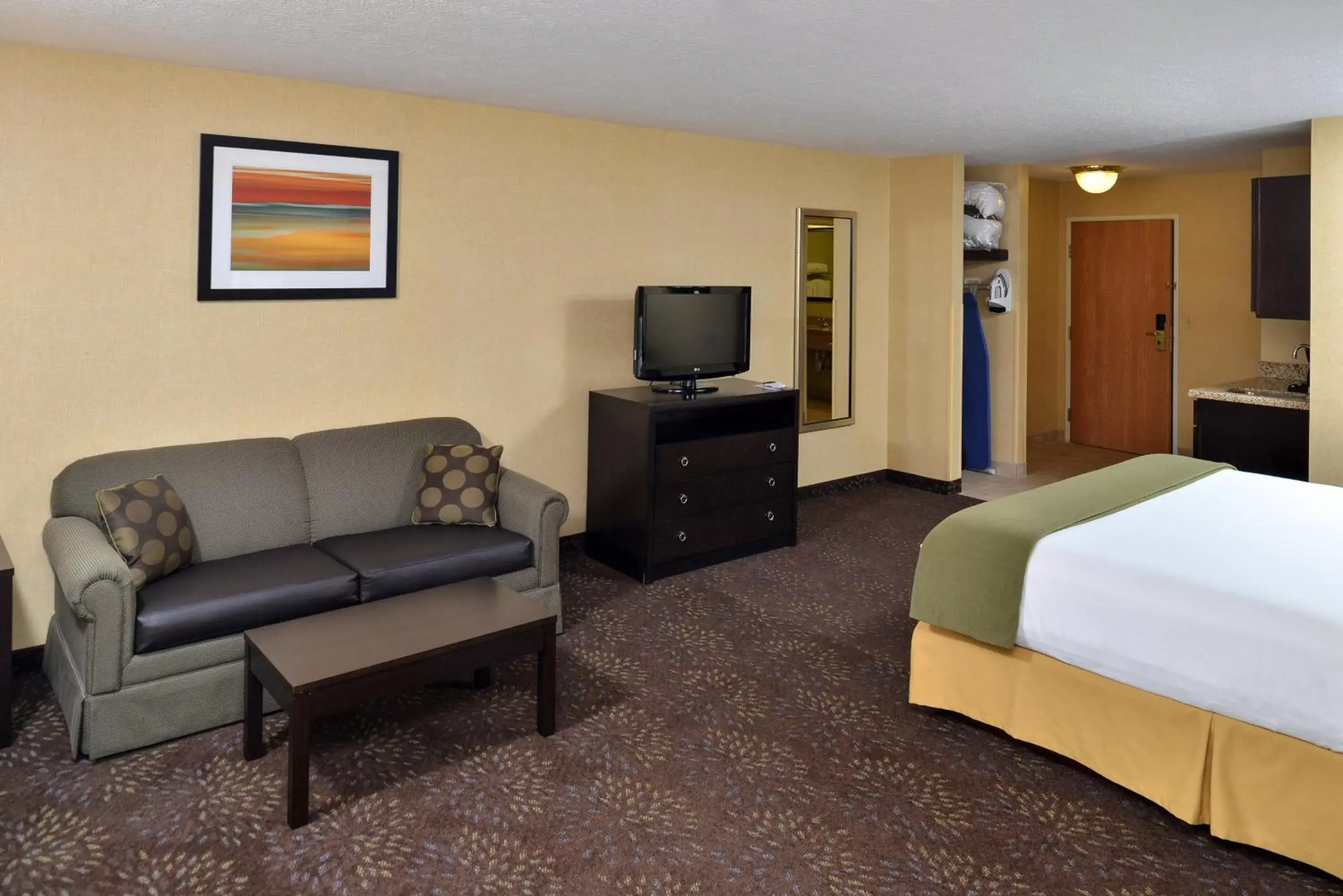 Deluxe King Room - Hearing Accessible in Holiday Inn Express Hotel & Suites Charlotte by IHG Deluxe King Room - Hearing Accessible in Holiday Inn Express Hotel & Suites Charlotte by IHG