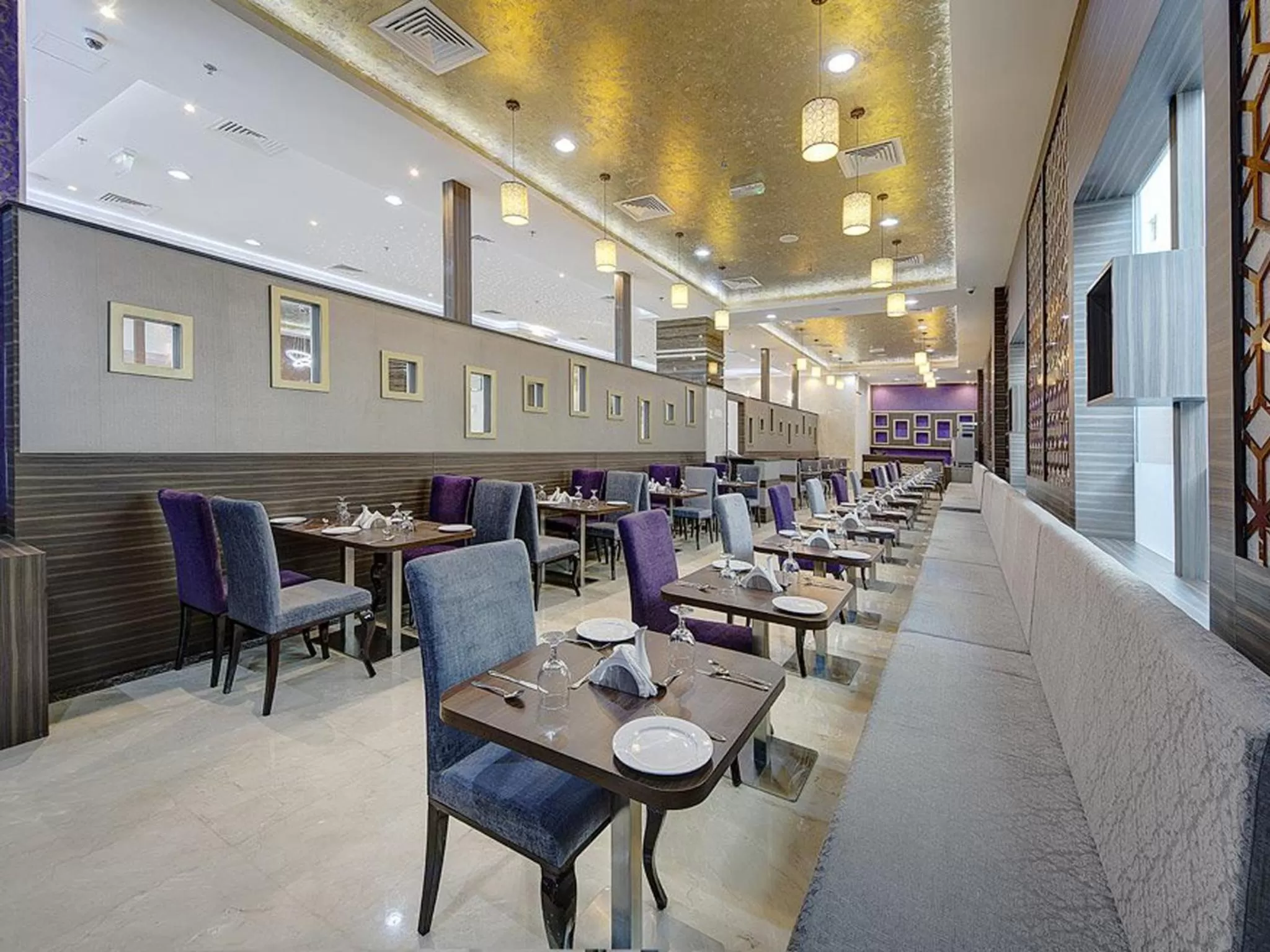 Restaurant/places to eat in Orchid Vue Hotel