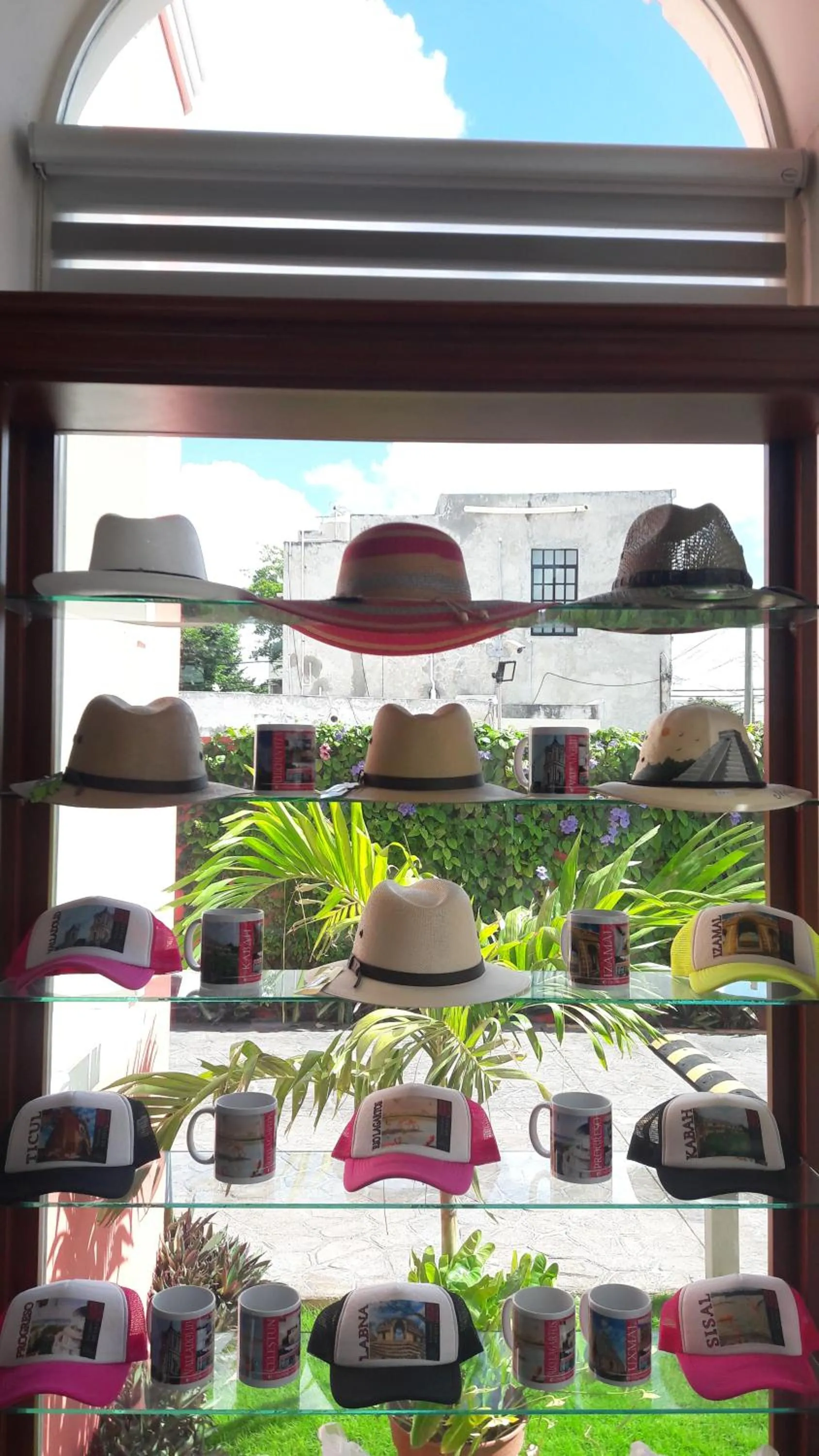 On-site shops in Hotel Boutique Real San Juan Center