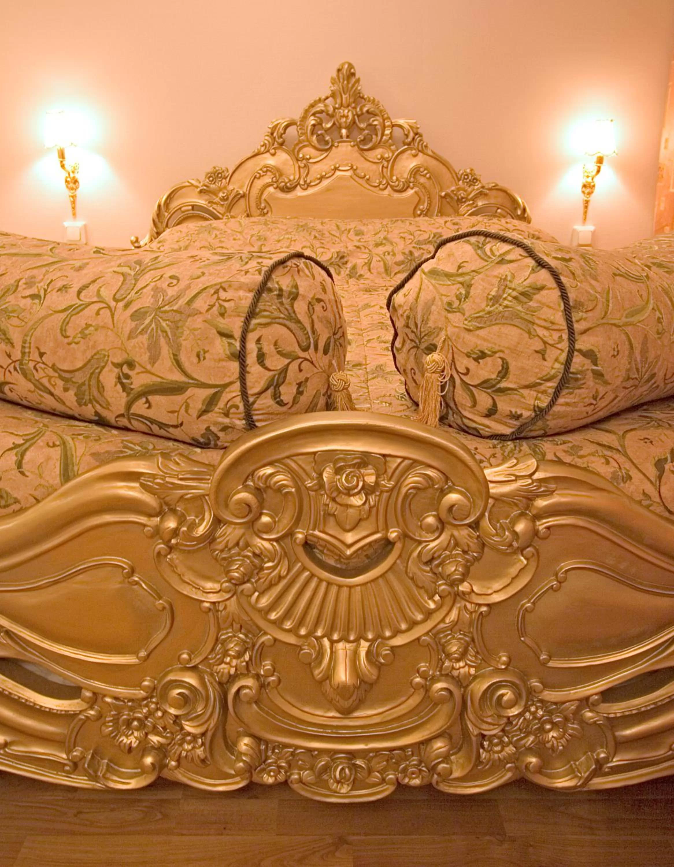 Decorative detail in Mango Hotel