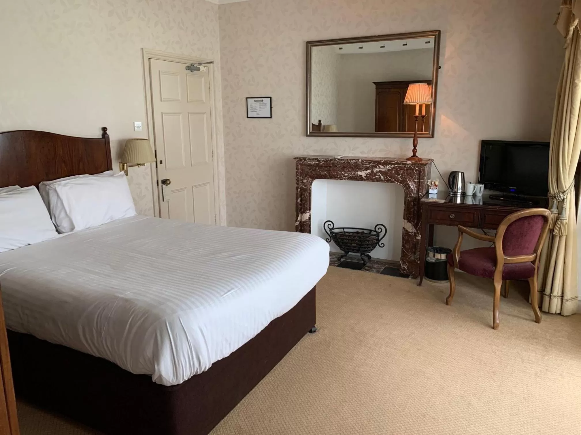 Bed in Flitwick Manor Hotel