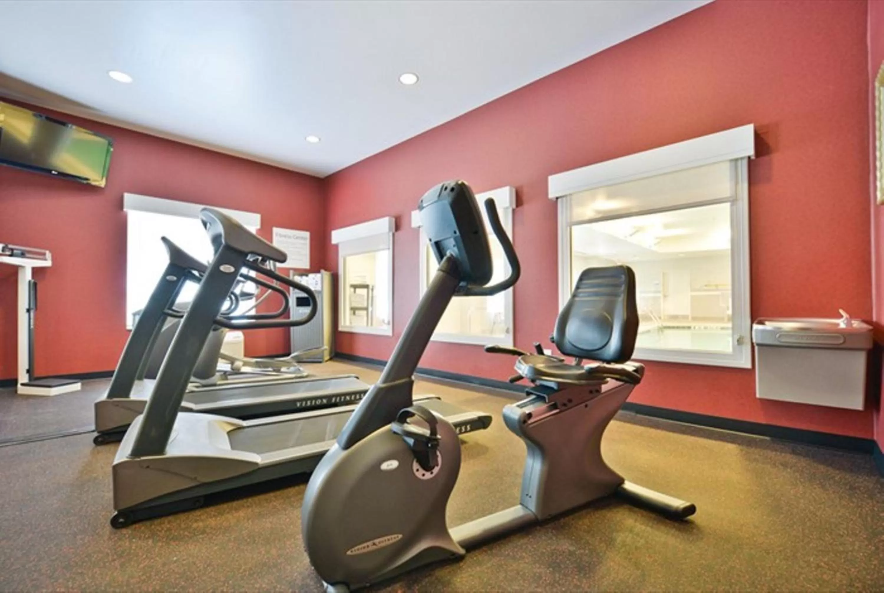 Fitness centre/facilities in Holiday Inn Express & Suites Utica by IHG