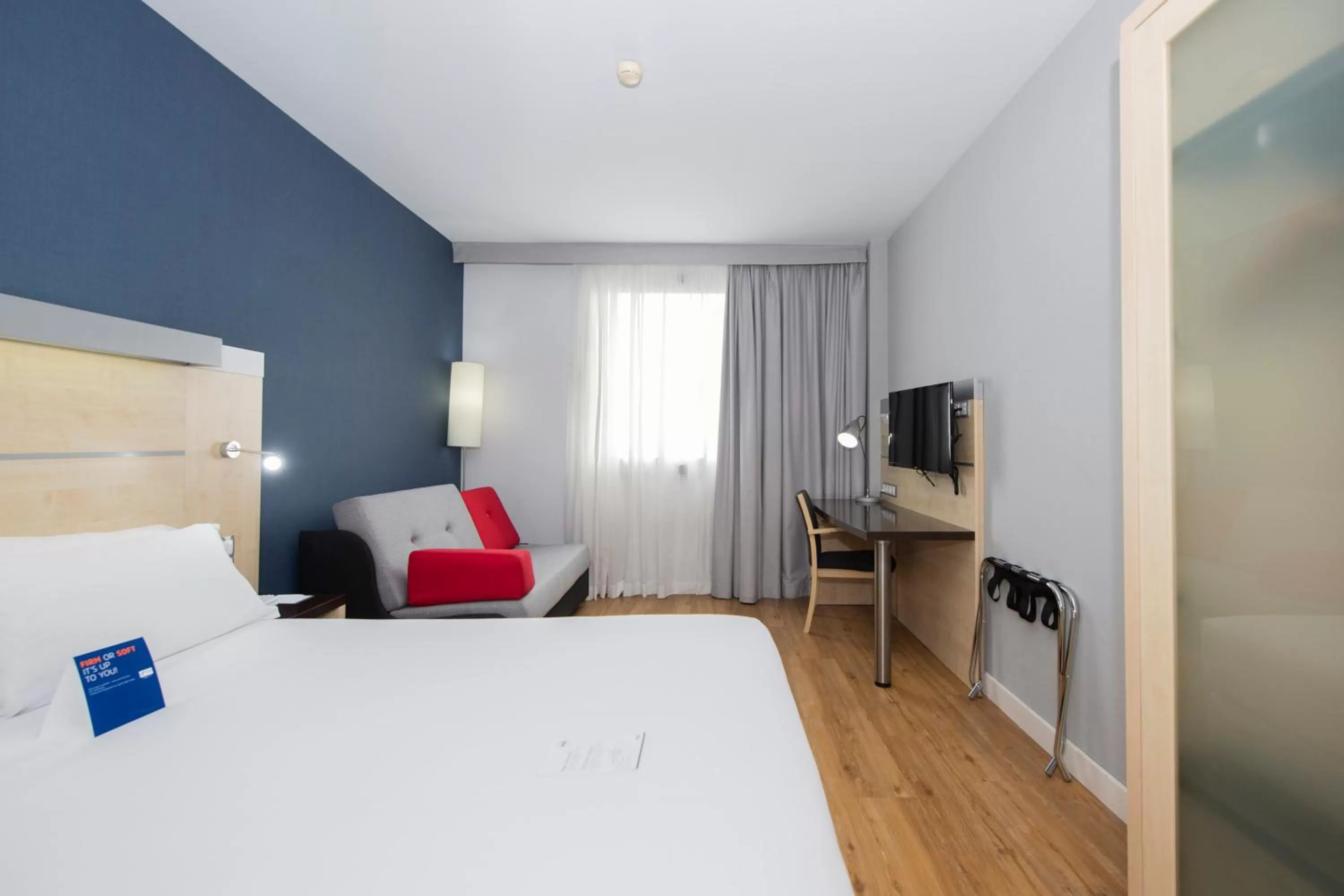 Photo of the whole room, Bed in Holiday Inn Express Barcelona City 22@ by IHG
