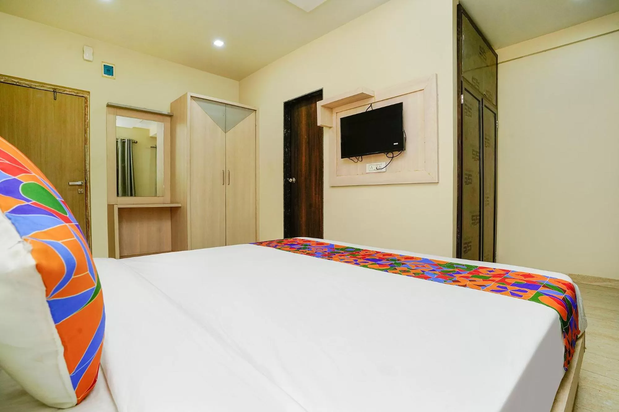 Bed in FabHotel Bhiwandi Palace