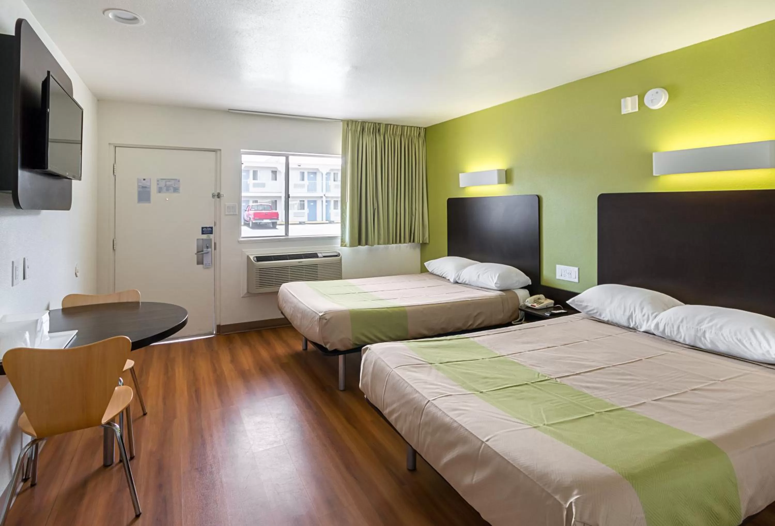 Bedroom, Bed in Motel 6-El Paso, TX - Airport - Fort Bliss