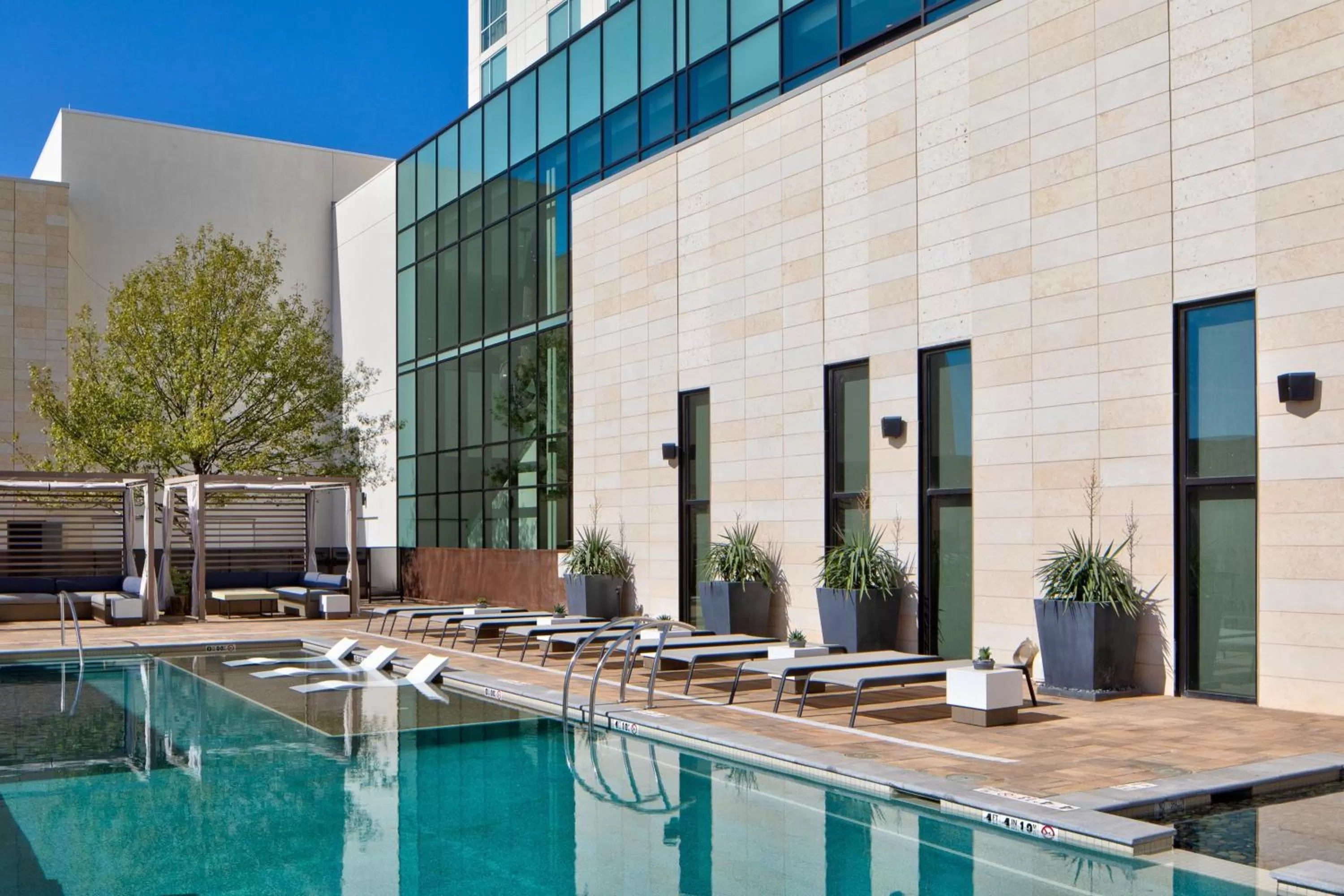 Swimming pool in Odessa Marriott Hotel & Conference Center