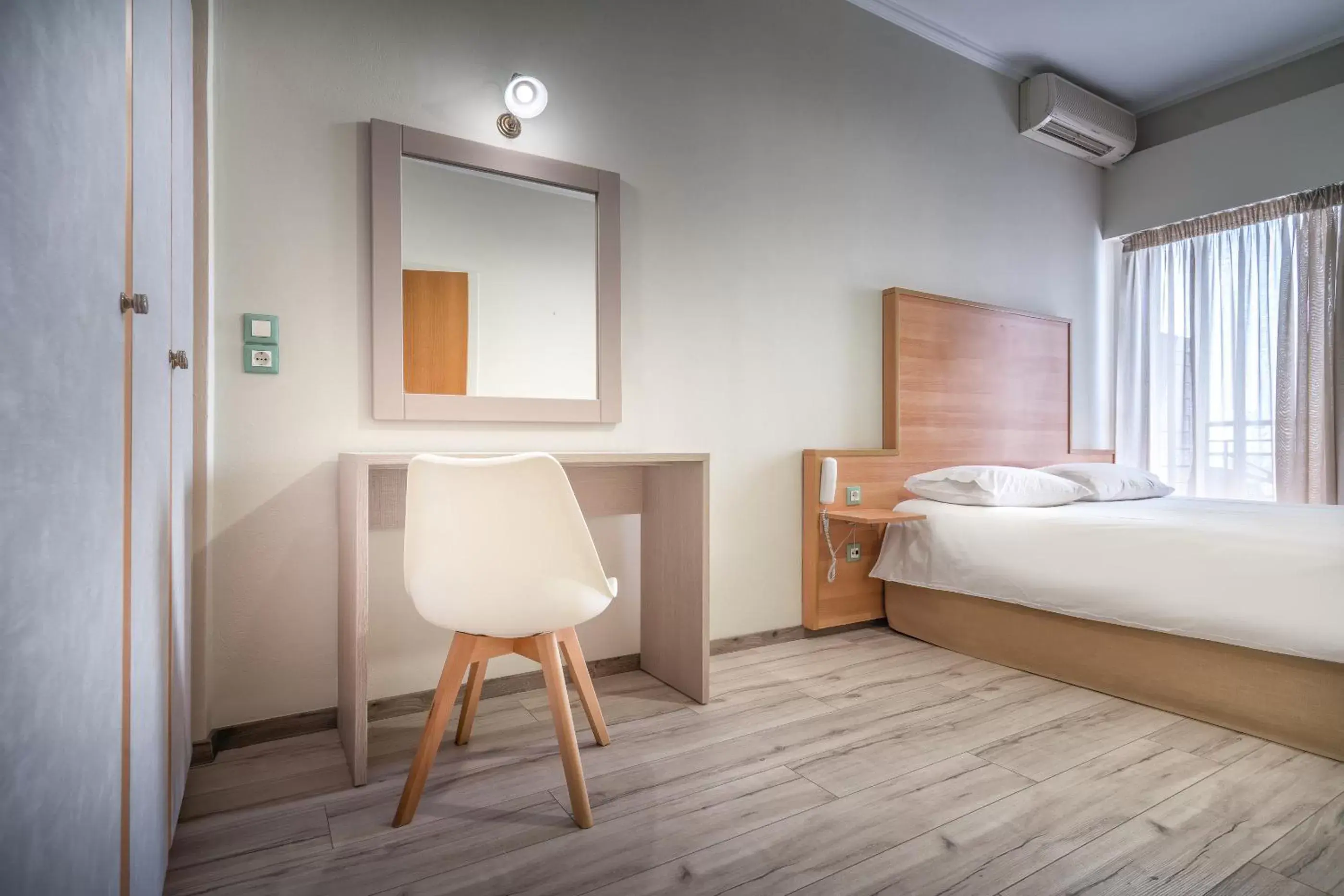 Standard Double or Twin Room in Phoenix Hotel Standard Double or Twin Room in Phoenix Hotel