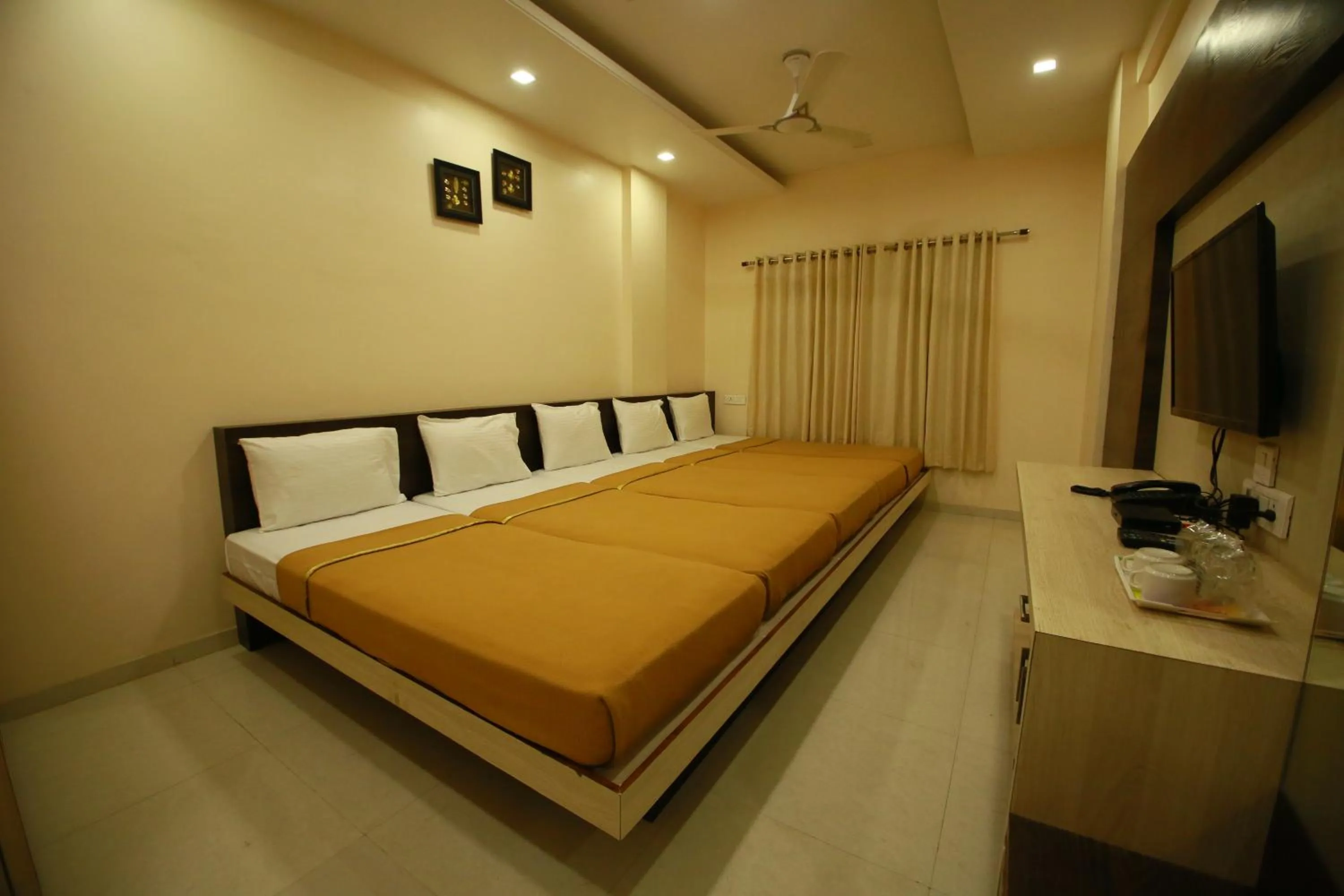 Bedroom, Bed in Hotel Madhuri Executive