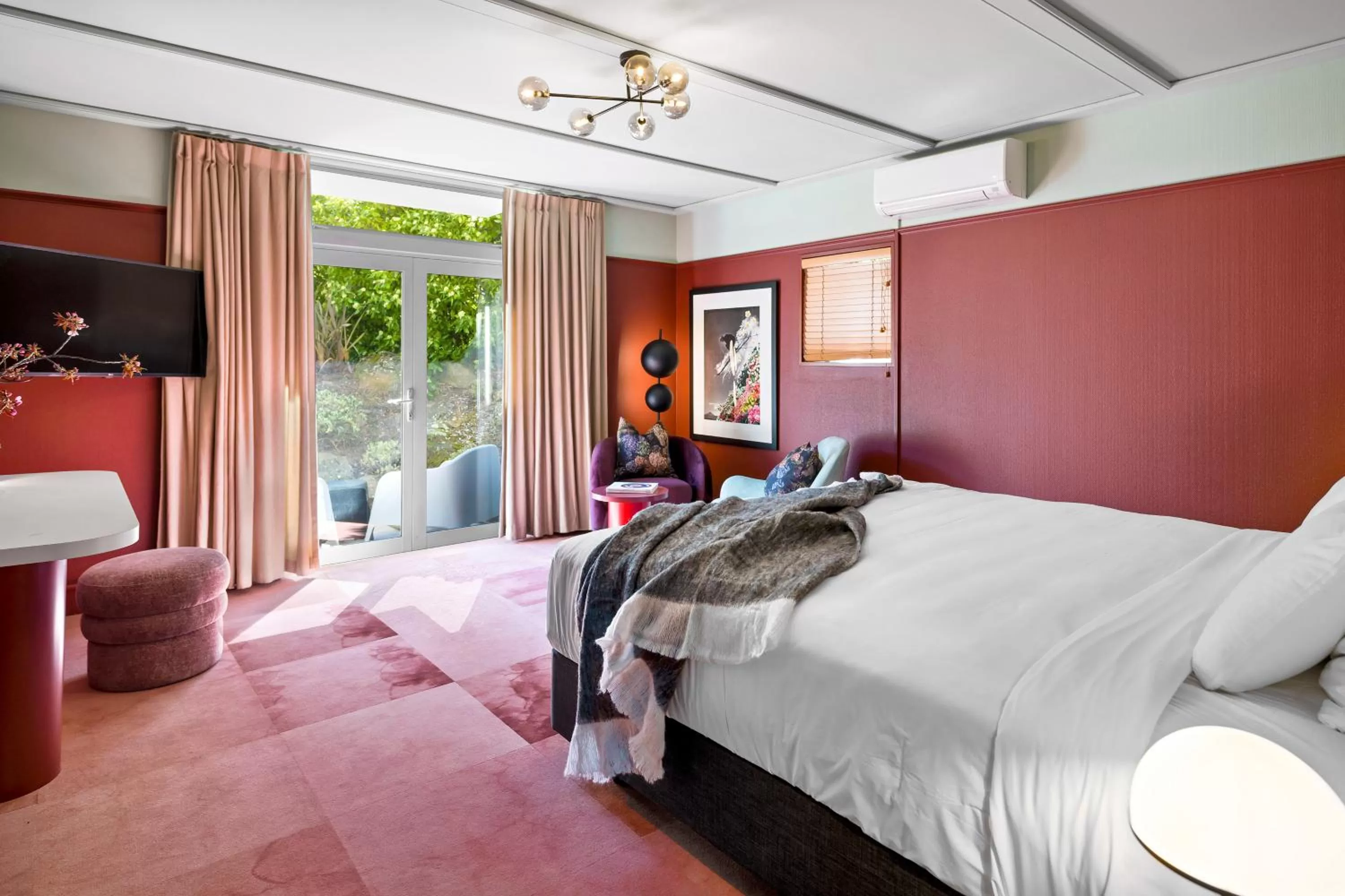 Balcony/Terrace, Bed in The Central Hotel Queenstown, A Naumi Chapter