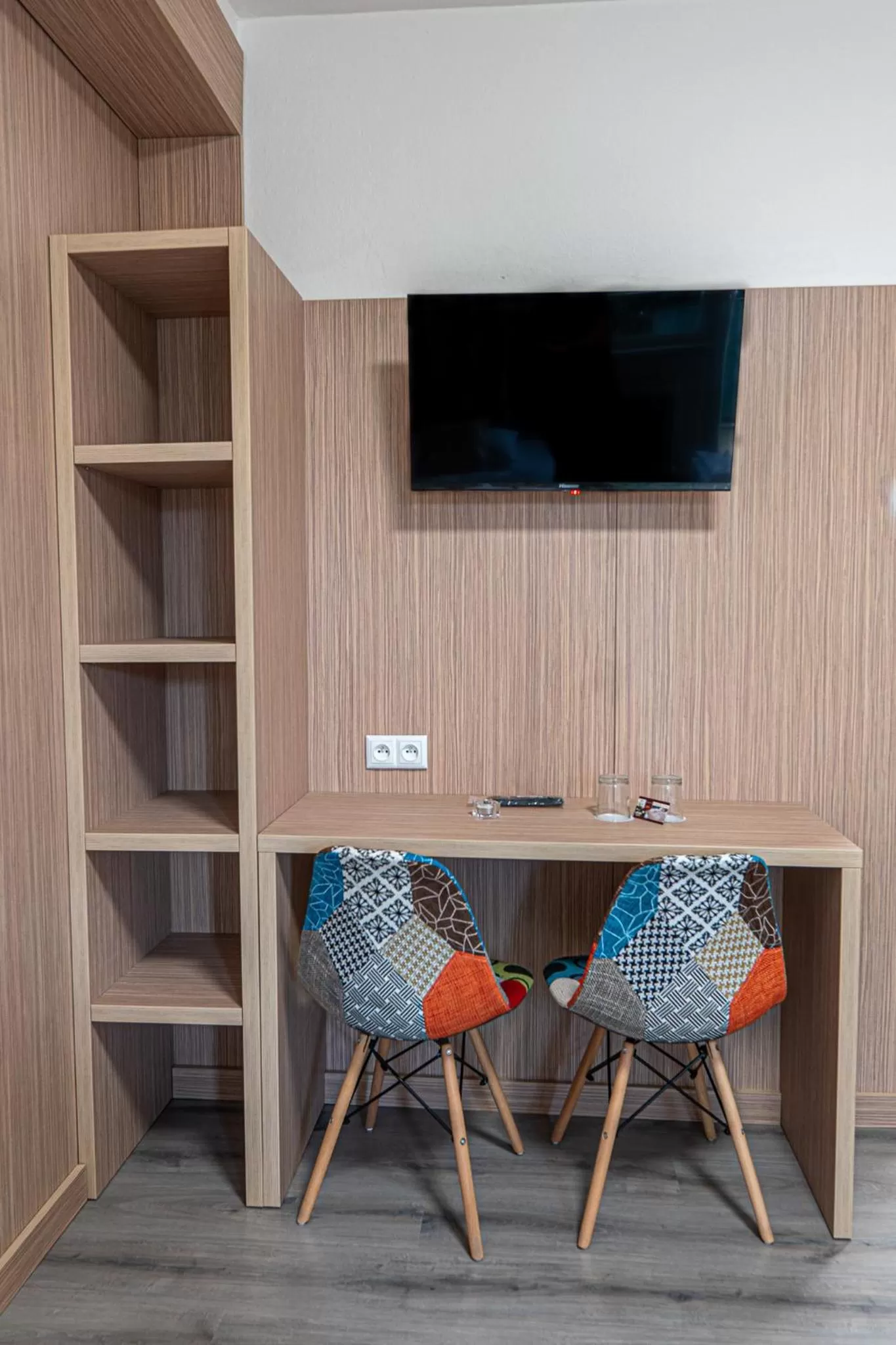 TV and multimedia, TV/Entertainment Center in Hotel Garni