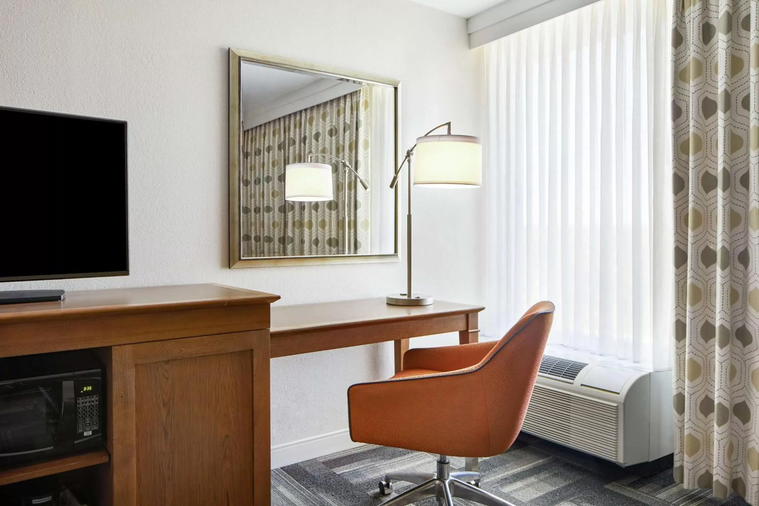 King Room with Roll-In Shower - Mobility Access/Non-Smoking in Hampton Inn Philadelphia/King of Prussia - Valley Forge King Room with Roll-In Shower - Mobility Access/Non-Smoking in Hampton Inn Philadelphia/King of Prussia - Valley Forge