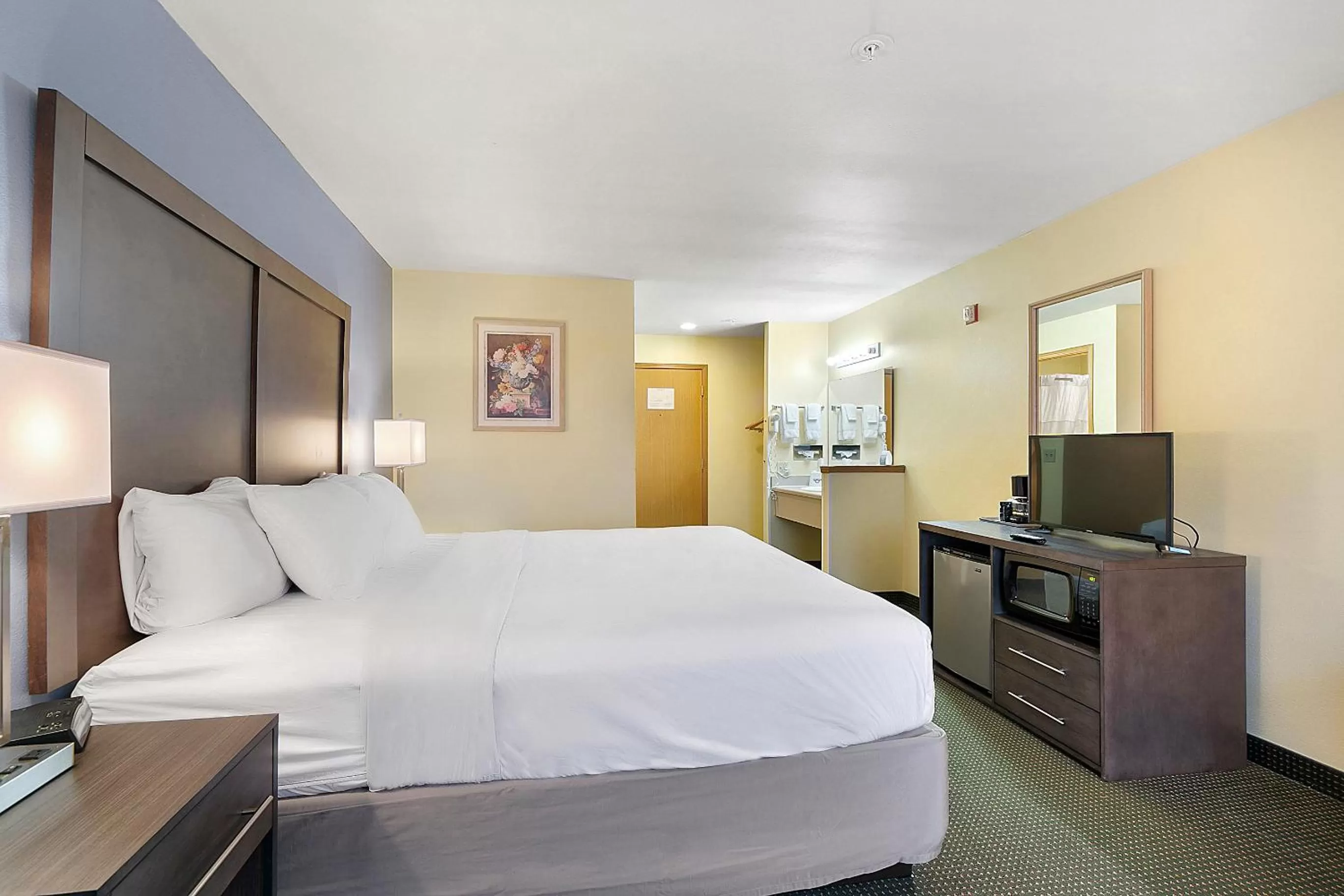 Bed in Days Inn by Wyndham Ellensburg