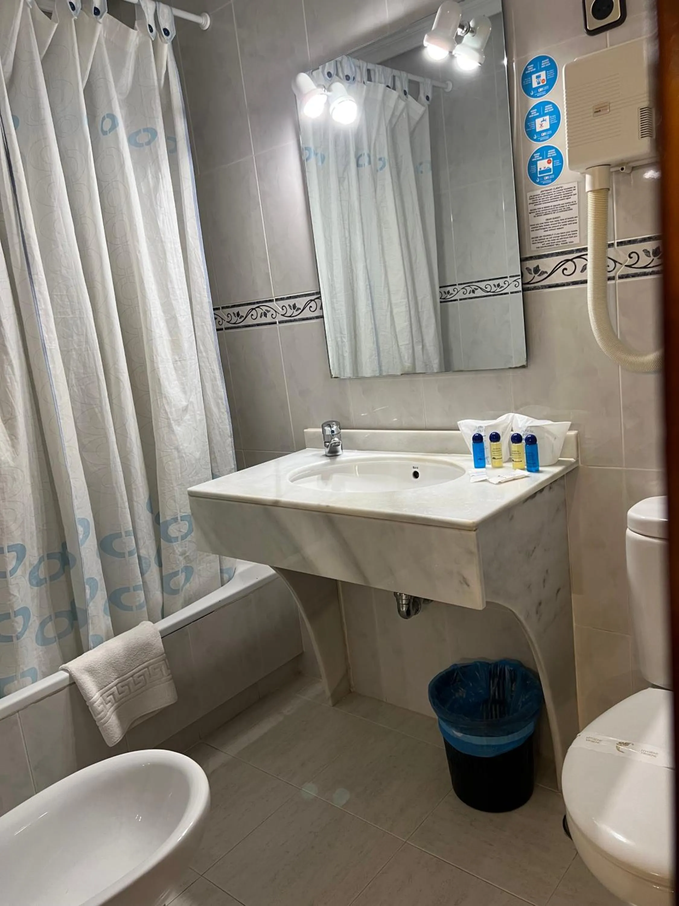 Bathroom in Hostal Sonsoles Madrid-Centro