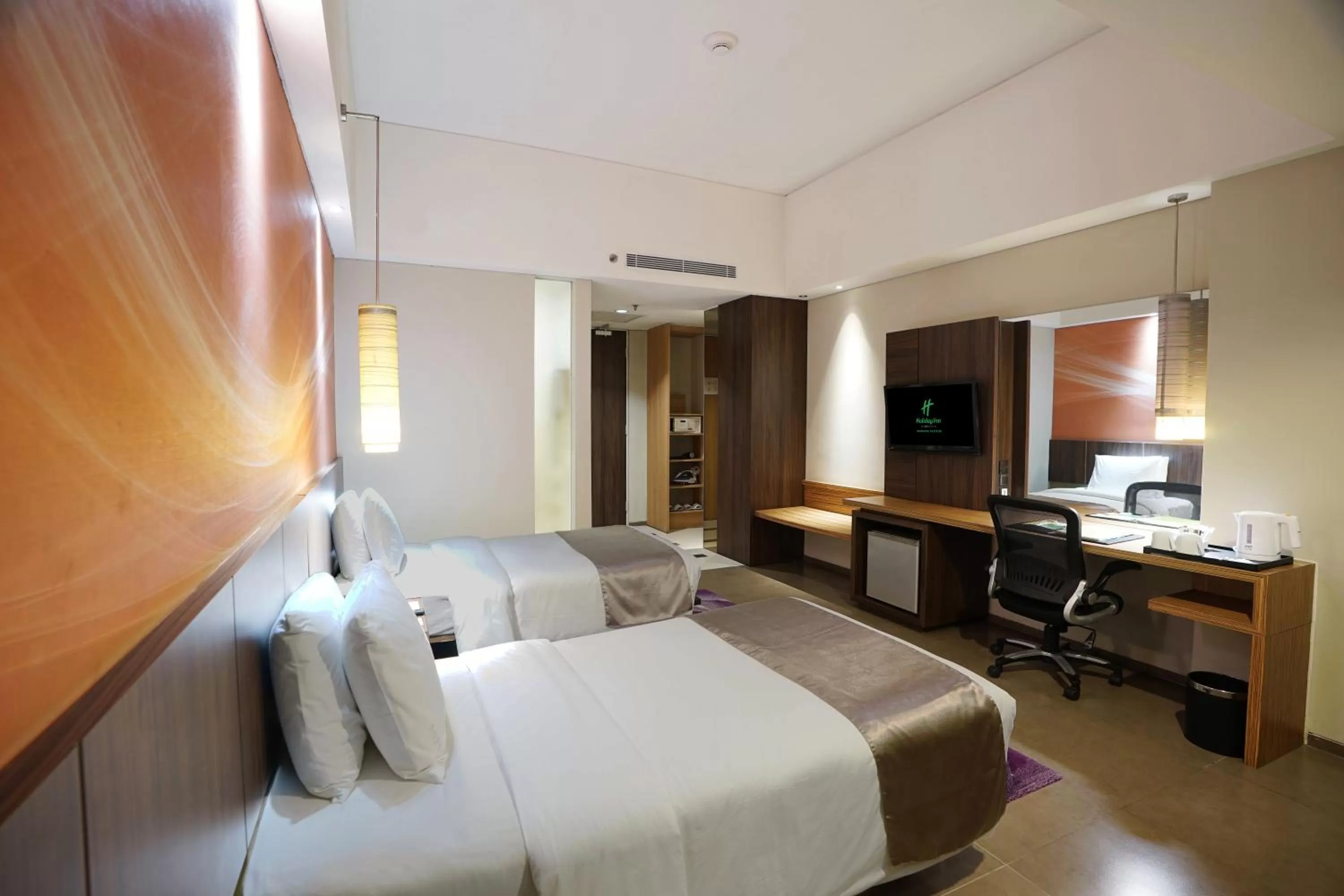 Bed in Holiday Inn Bandung Pasteur by IHG