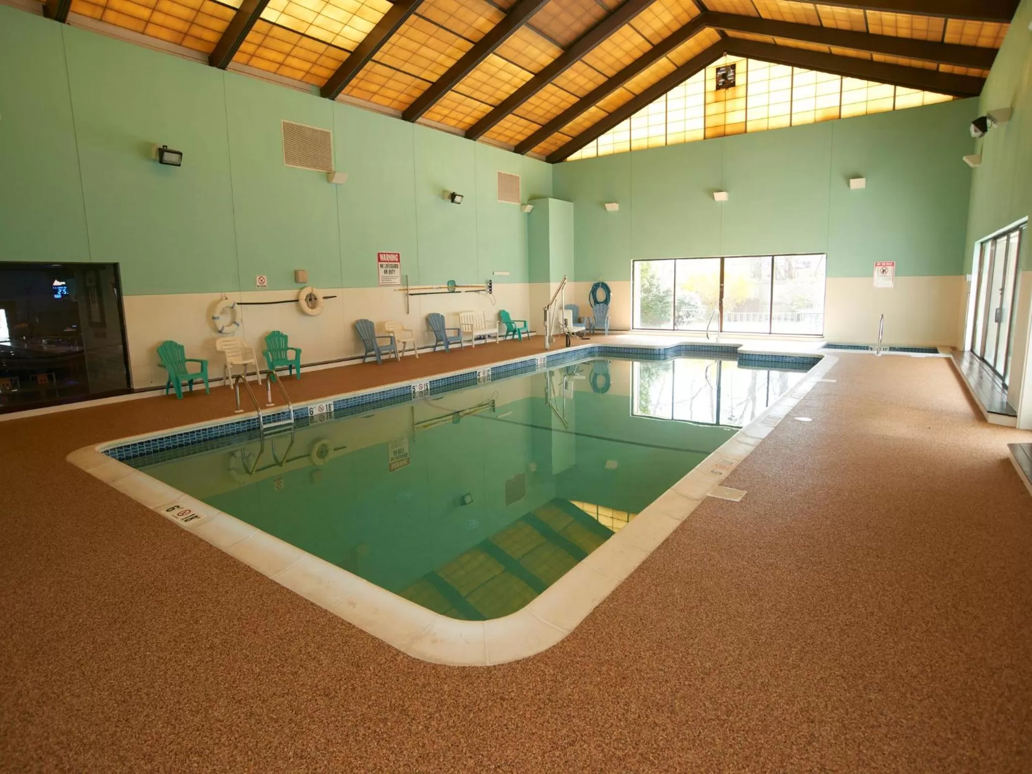 Swimming pool in Falmouth Inn