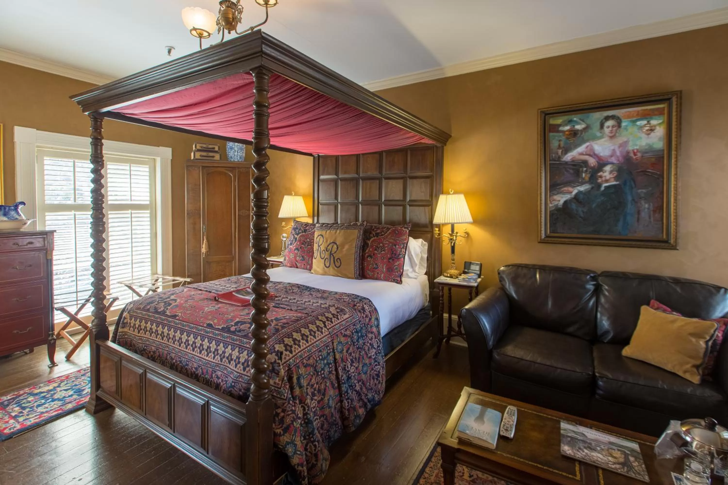 Bed in Ballastone Inn