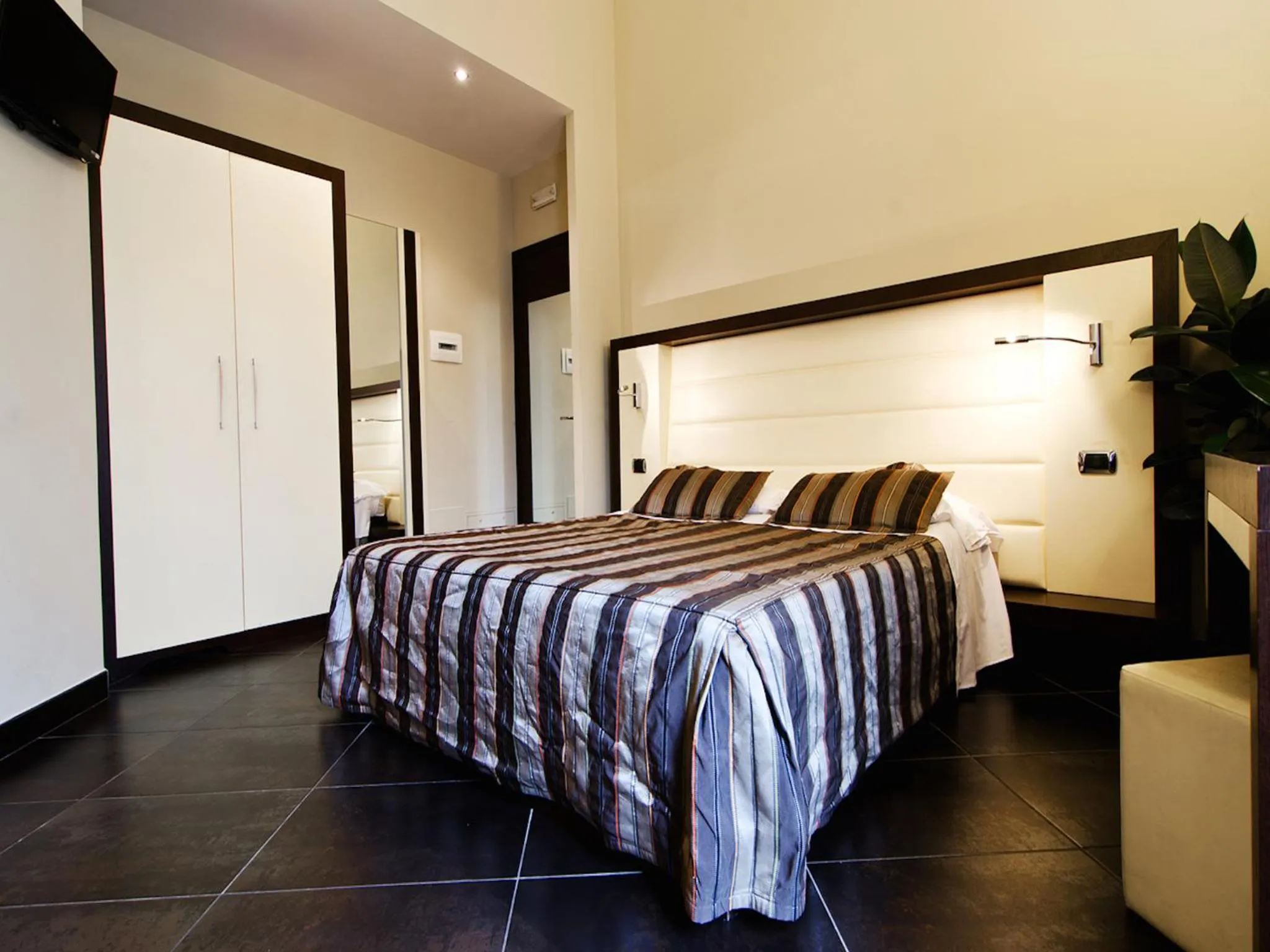 Photo of the whole room, Bed in Cenci Bed & Breakfast Fontana di Trevi