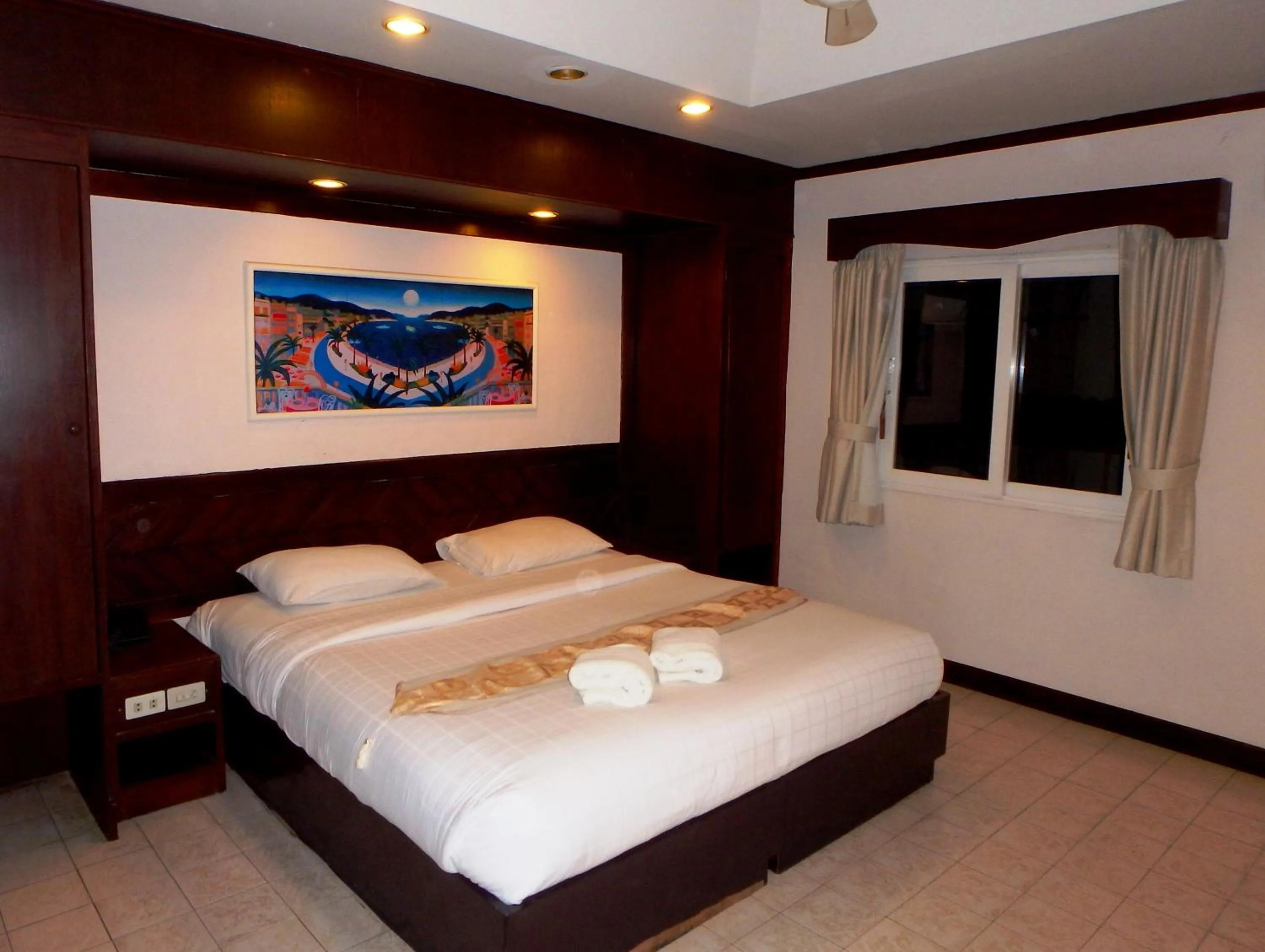 Bed in Karon Cafe Inn