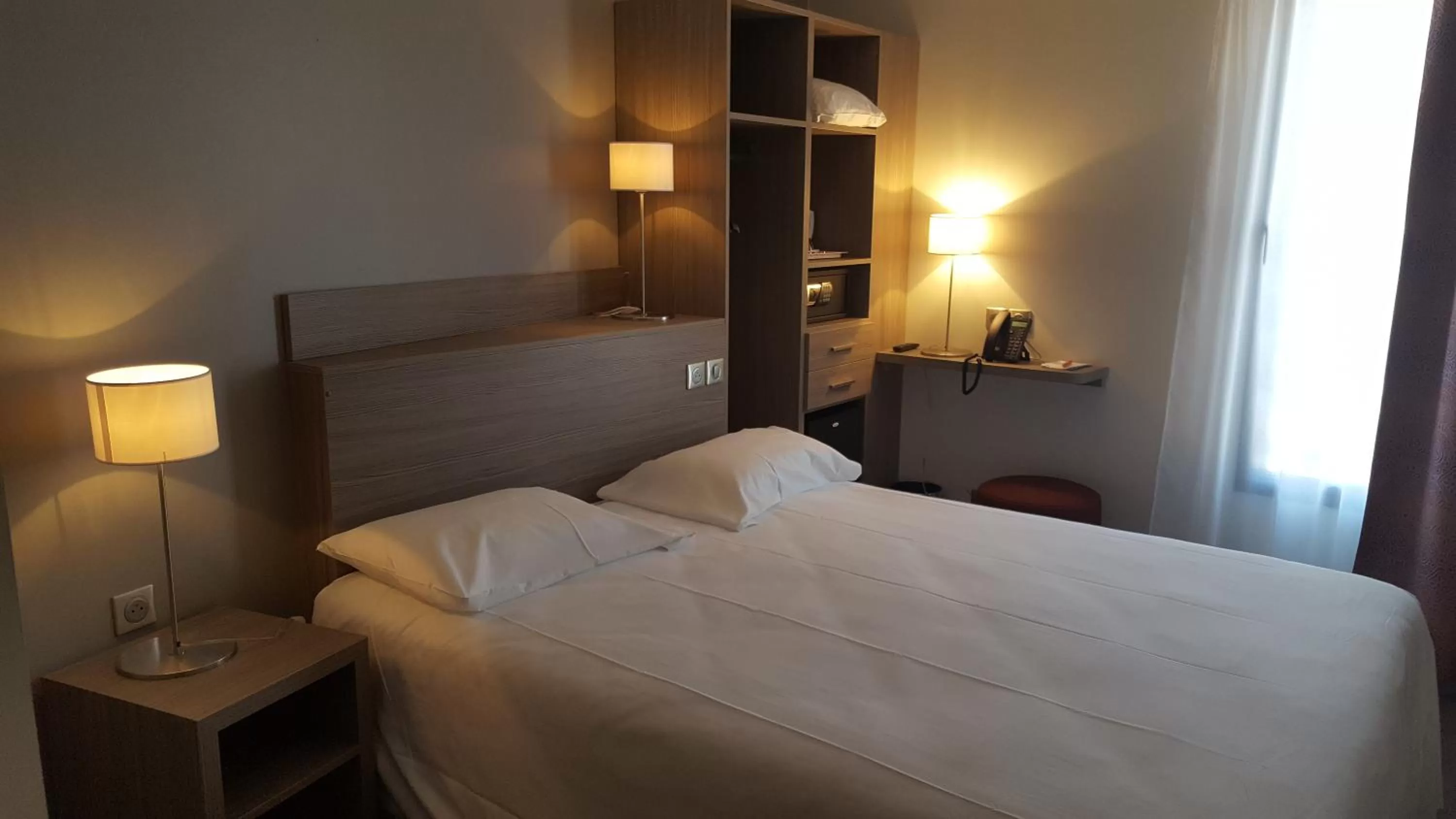 Photo of the whole room, Bed in Best Western Linko Aubagne