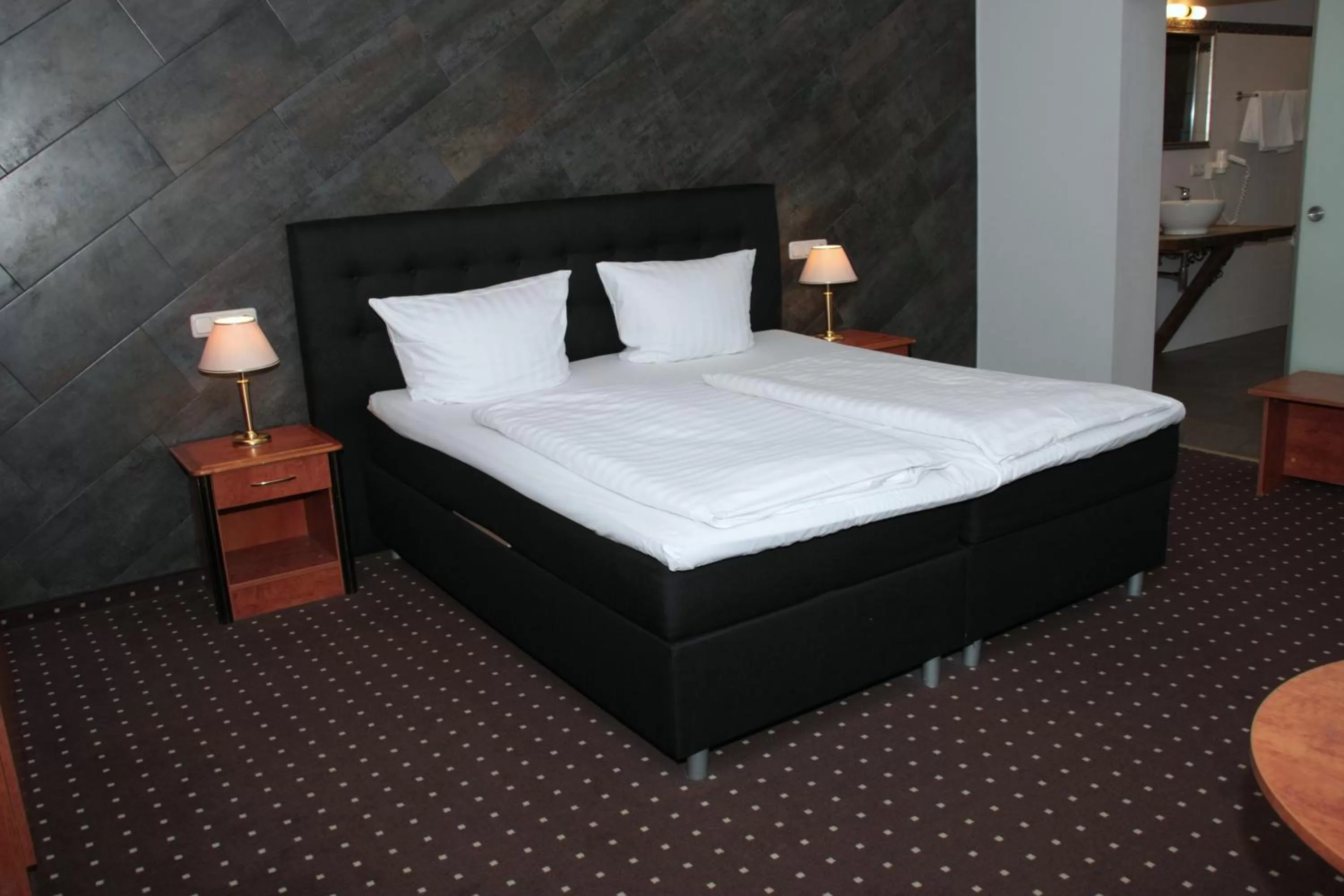 Photo of the whole room, Bed in Hotel Zeil