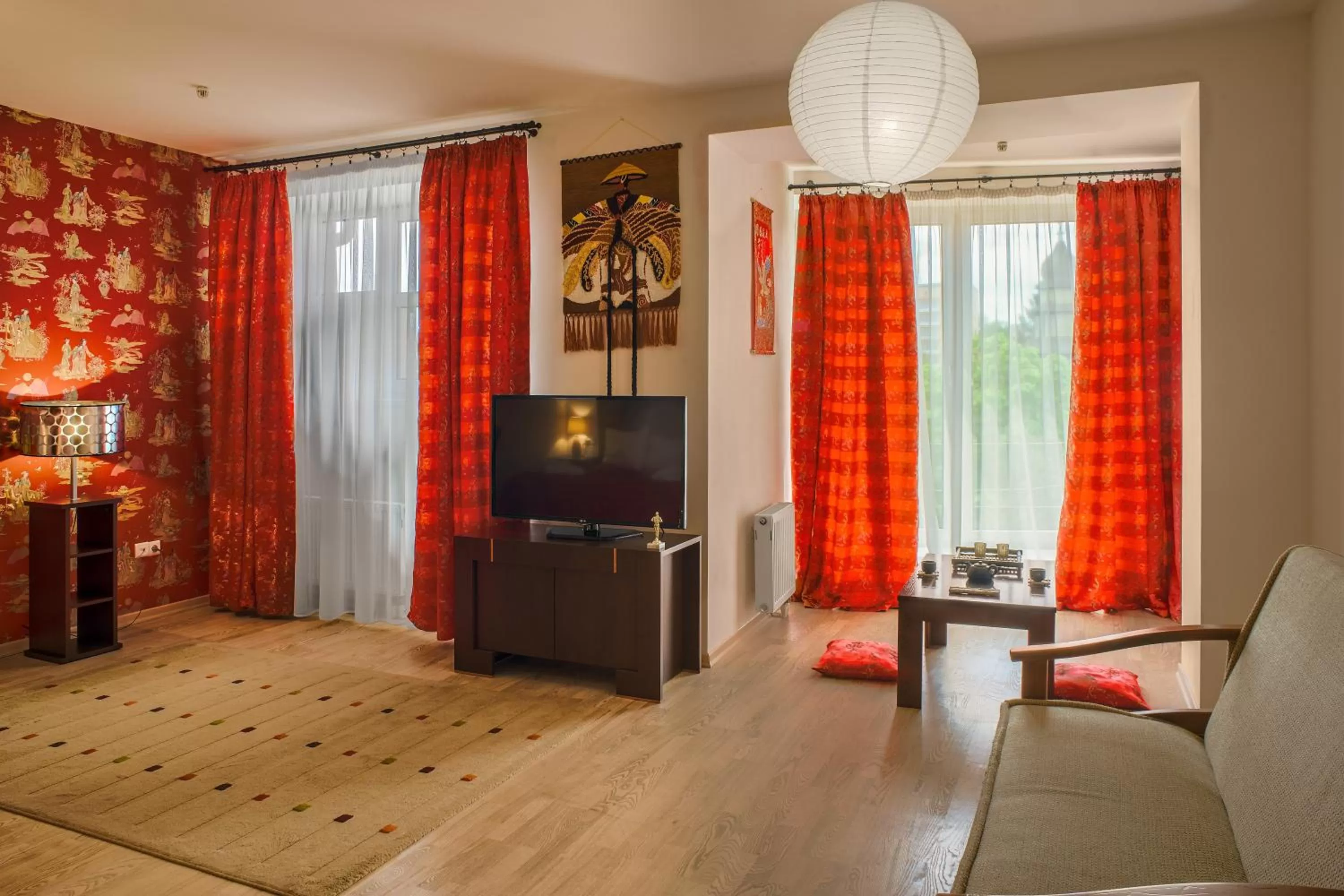 Photo of the whole room, Seating Area in Oscar