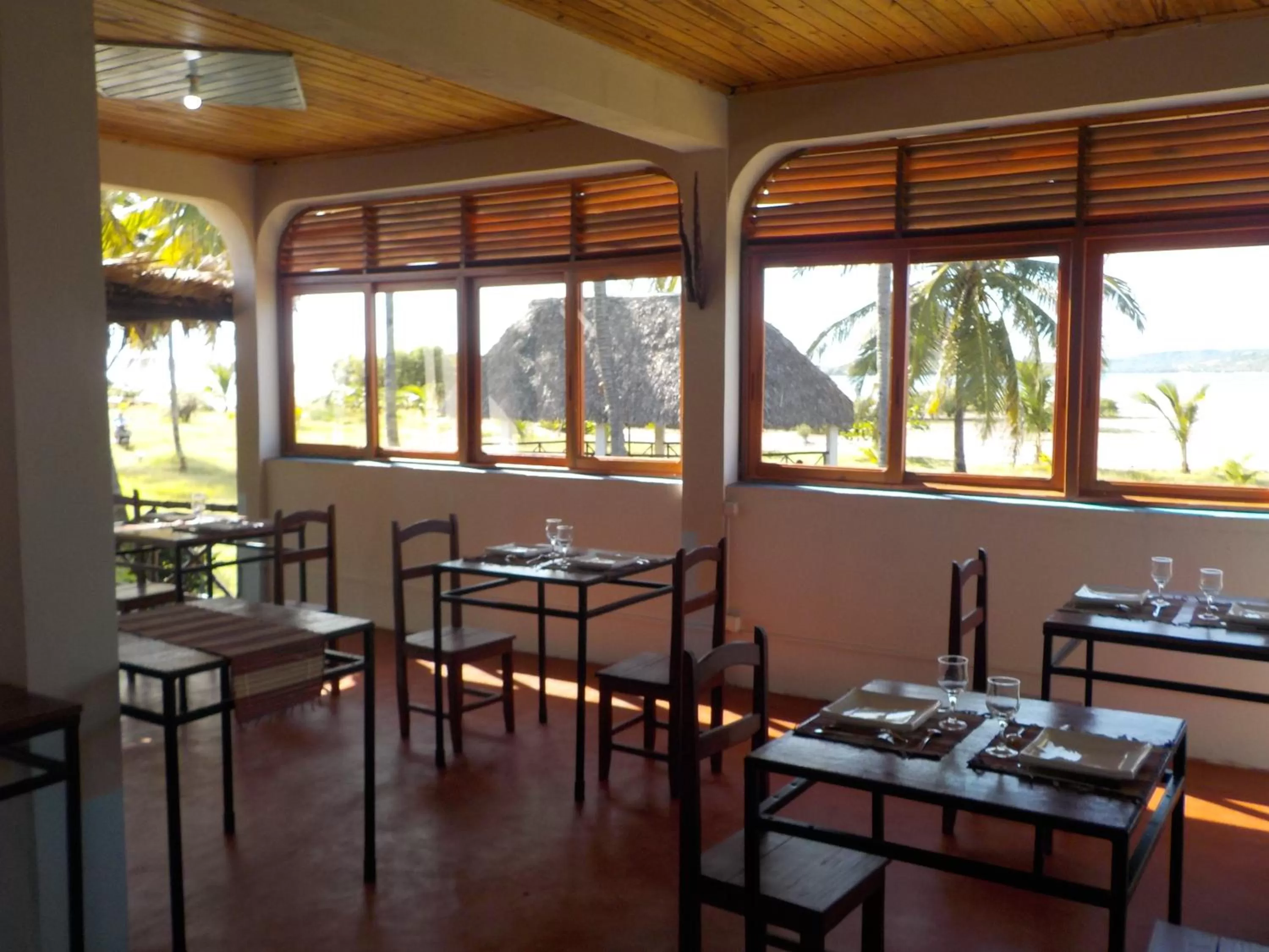 Restaurant/Places to Eat in SANJEELA-PLAGE COCO
