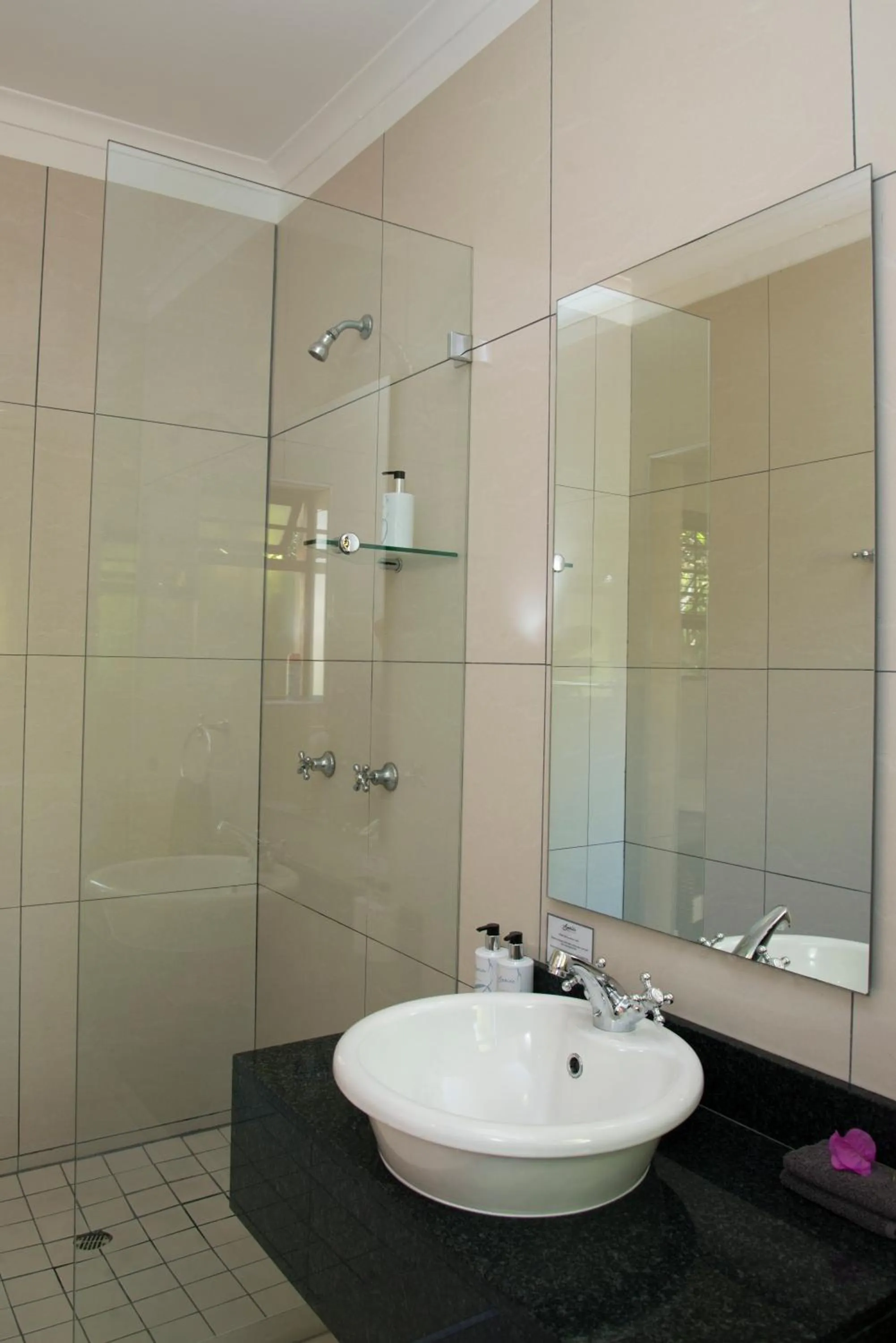 Shower in Bayside Guesthouse