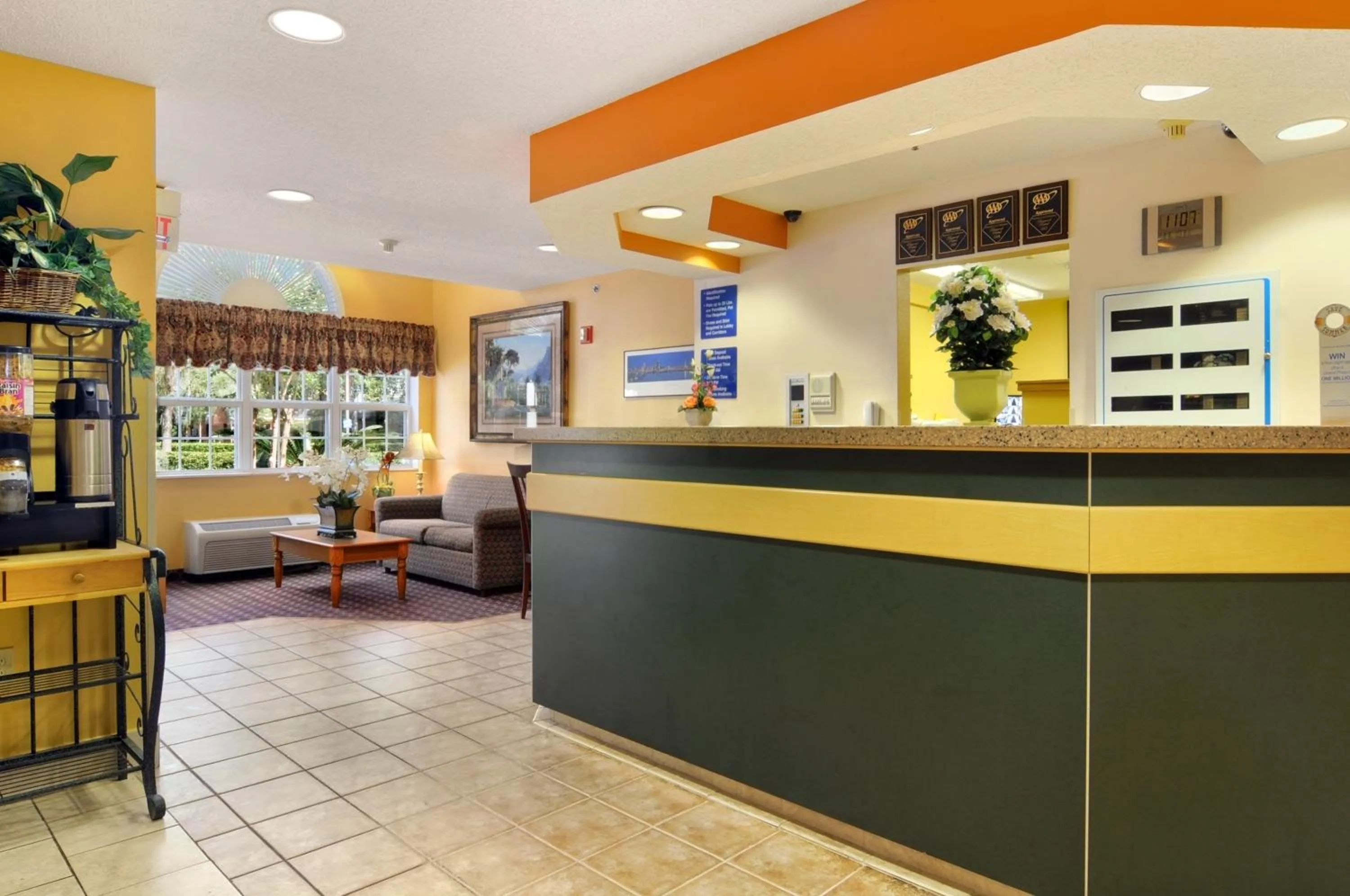 Lobby or reception in Hometown Inn & Suites Jacksonville Butler Blvd./Southpoint