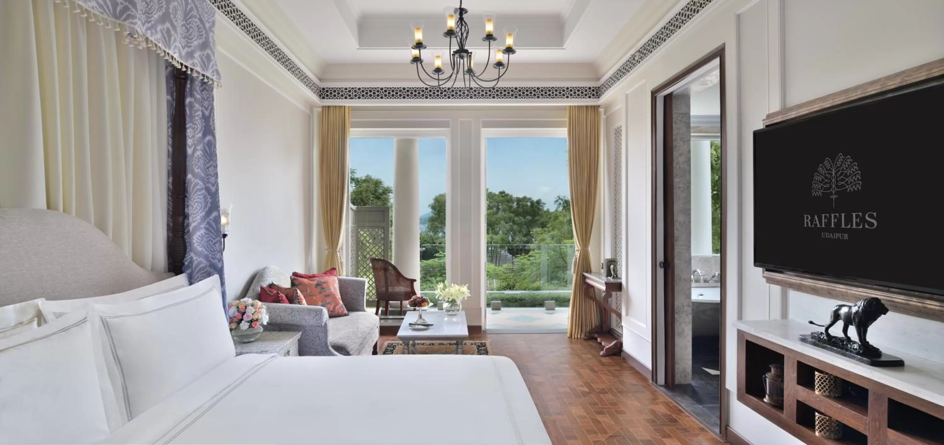 Photo of the whole room, Bed in Raffles Udaipur