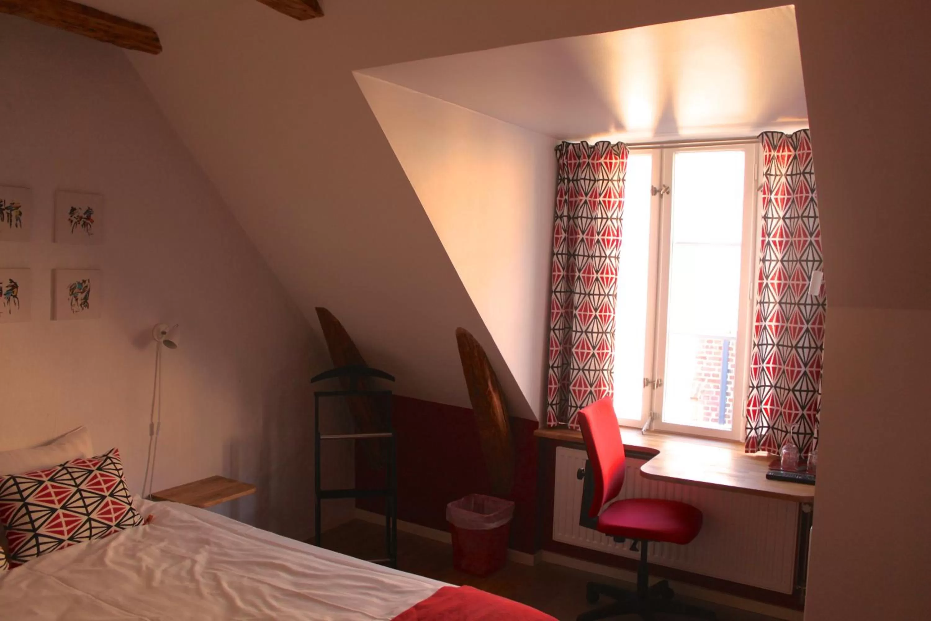 Day, TV/Entertainment Center in Magles Smiley Inn