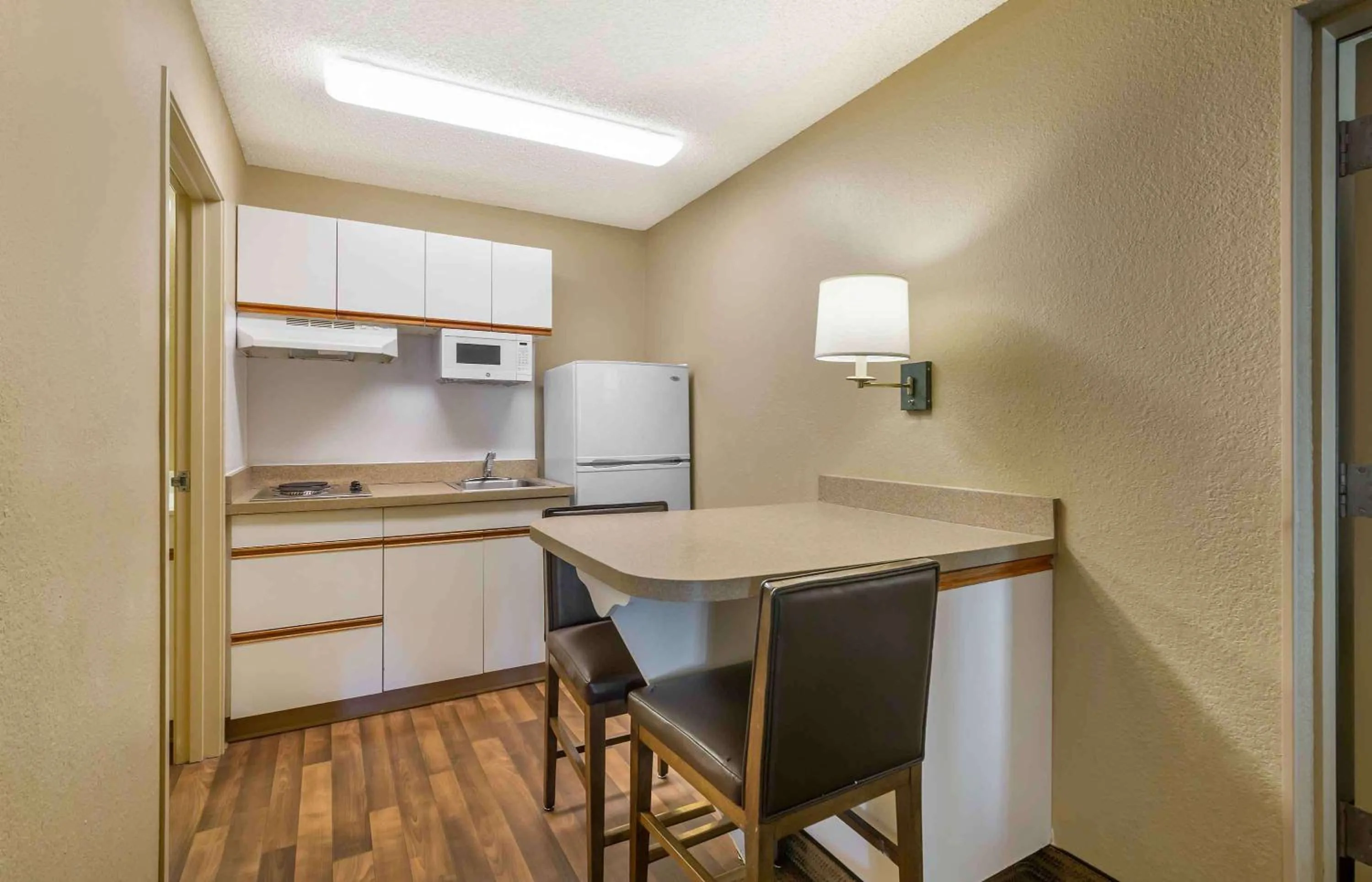 Bedroom in Extended Stay America Suites - Portland - Tigard