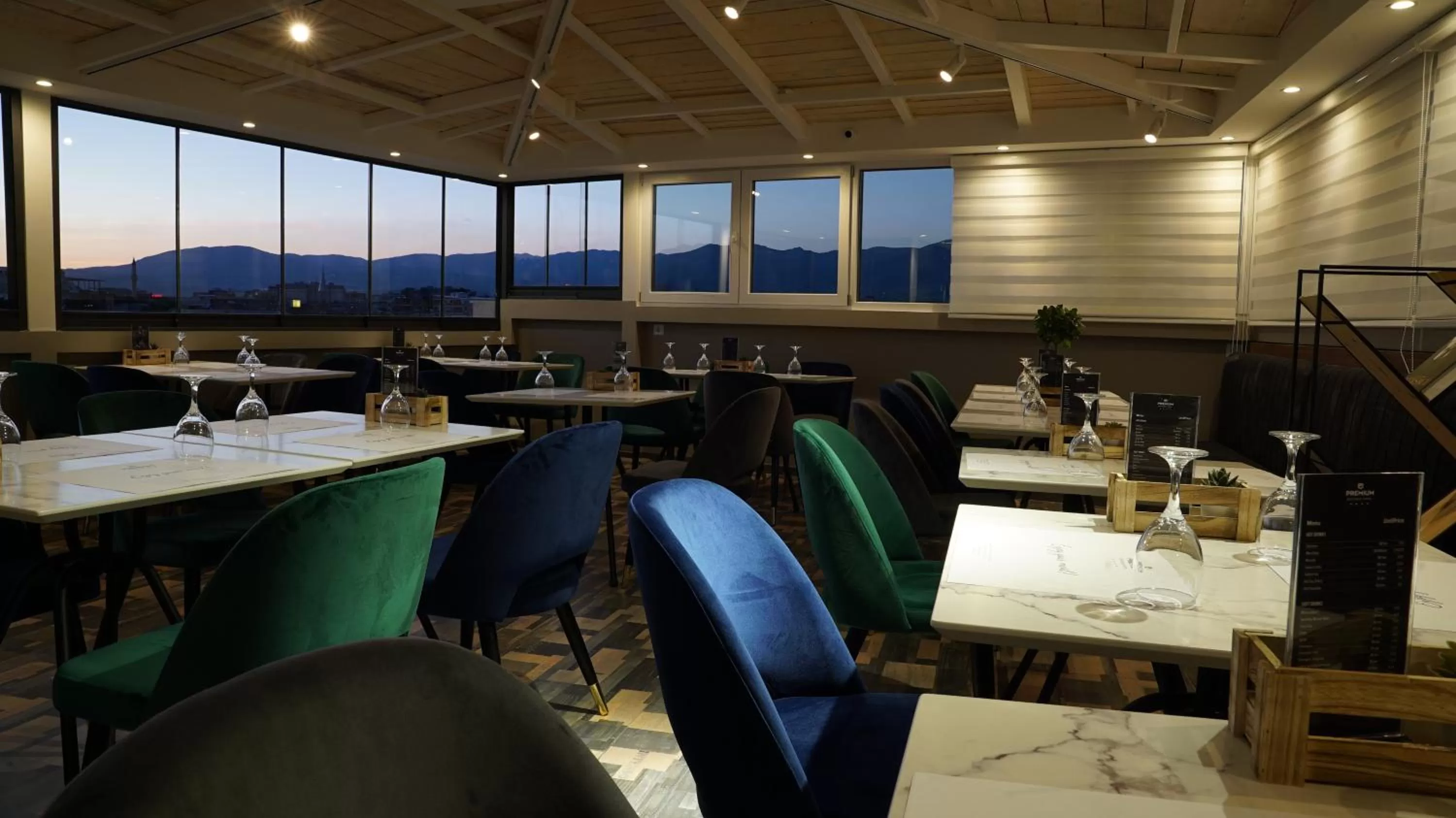 Restaurant/Places to Eat in Hotel Premium