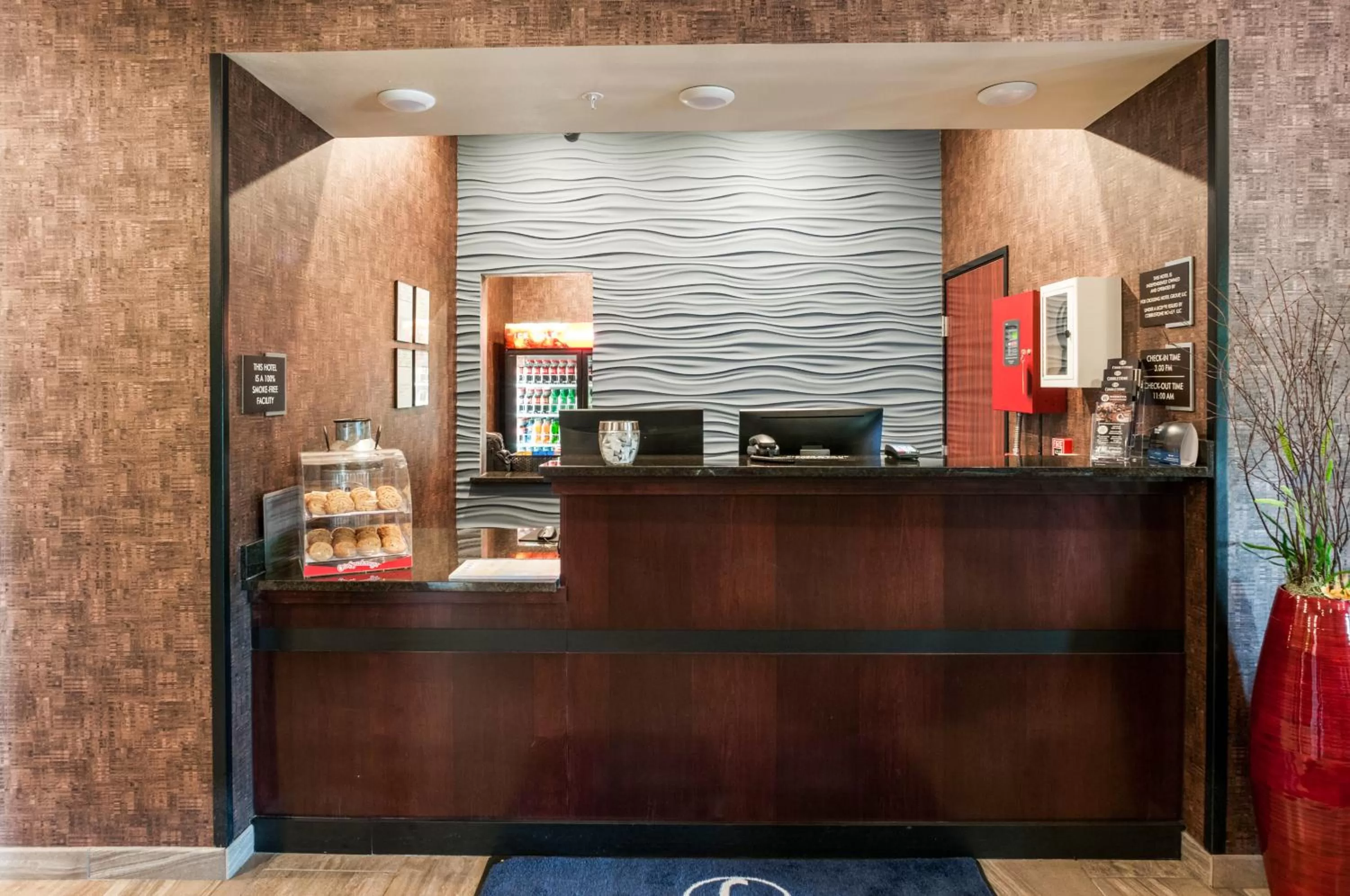 Lobby or reception in Cobblestone Hotel & Suites Appleton International Airport
