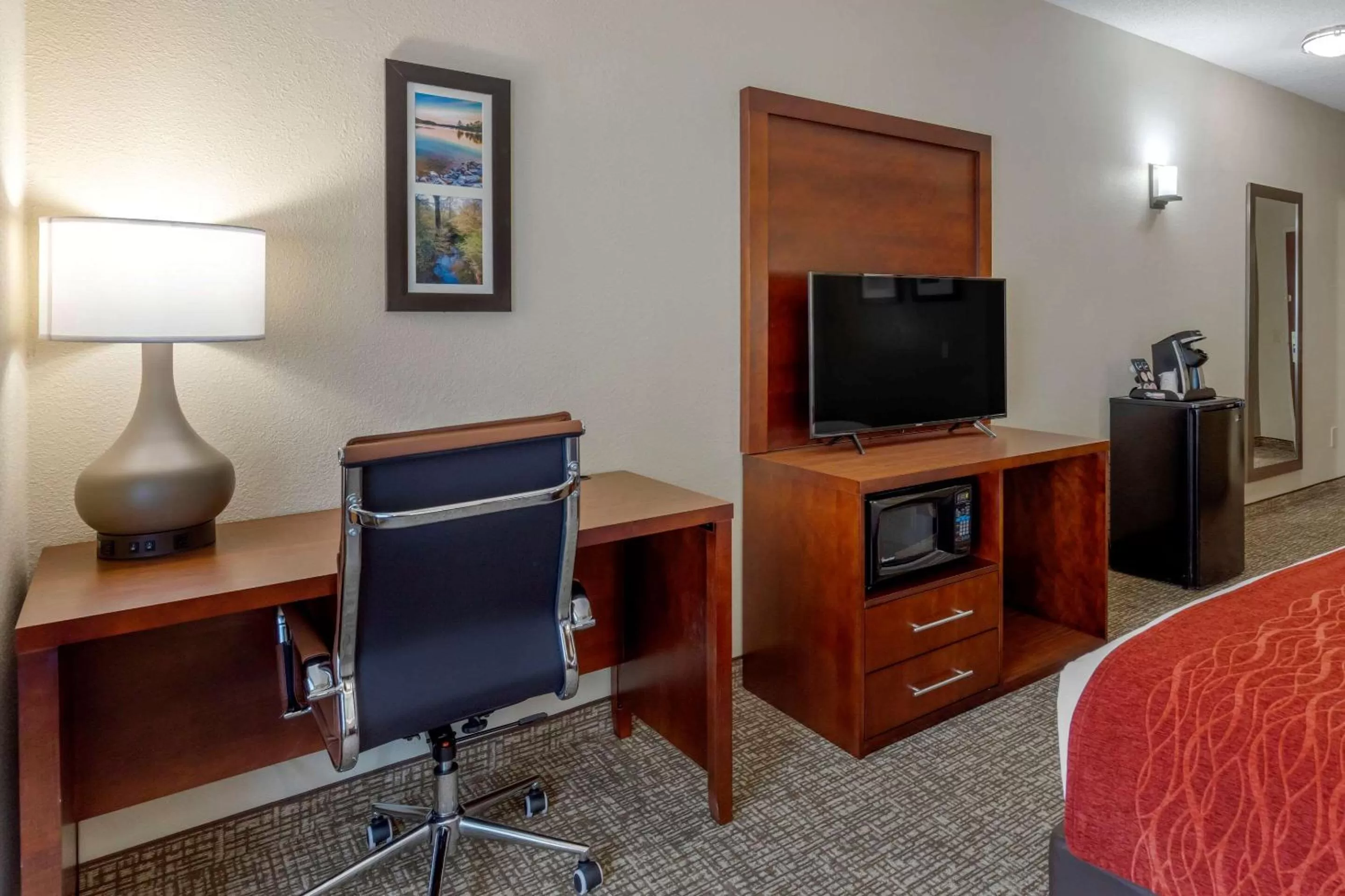 Photo of the whole room in Comfort Inn & Suites Canton Riverstone Area