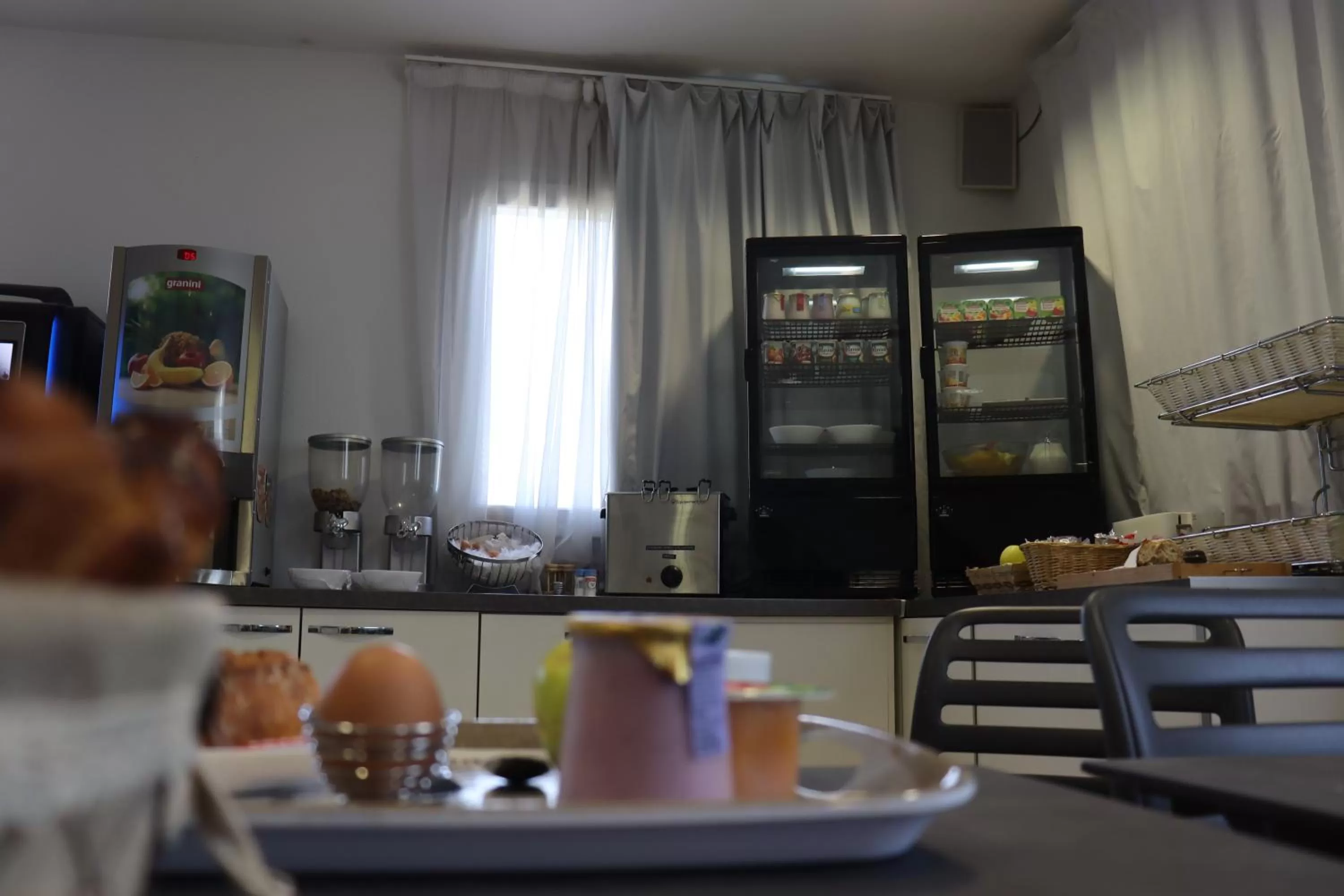 Food in Hôtel Lémand Lyon Est - Villefontaine