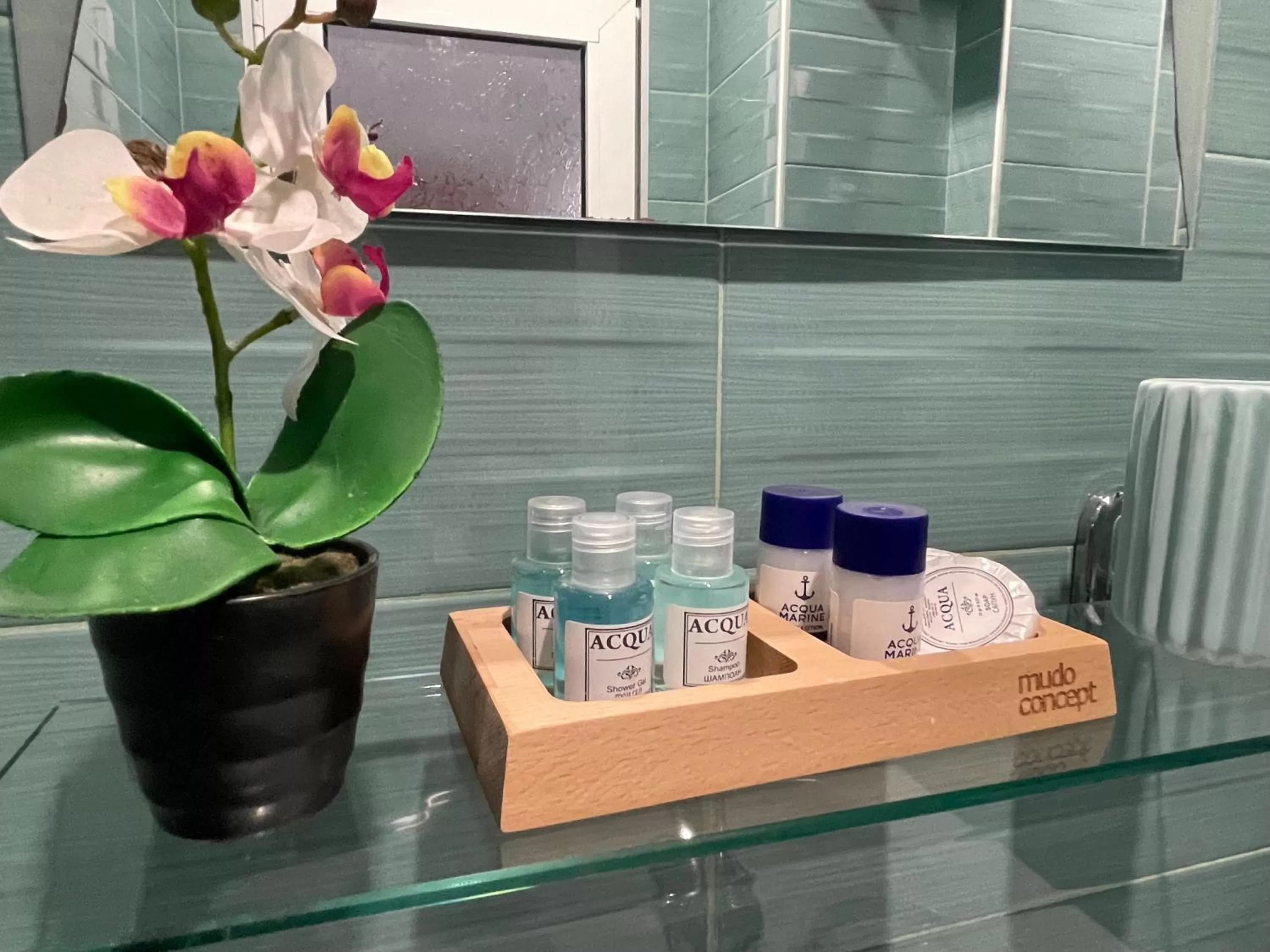 Shower in White Rose Family Guest House