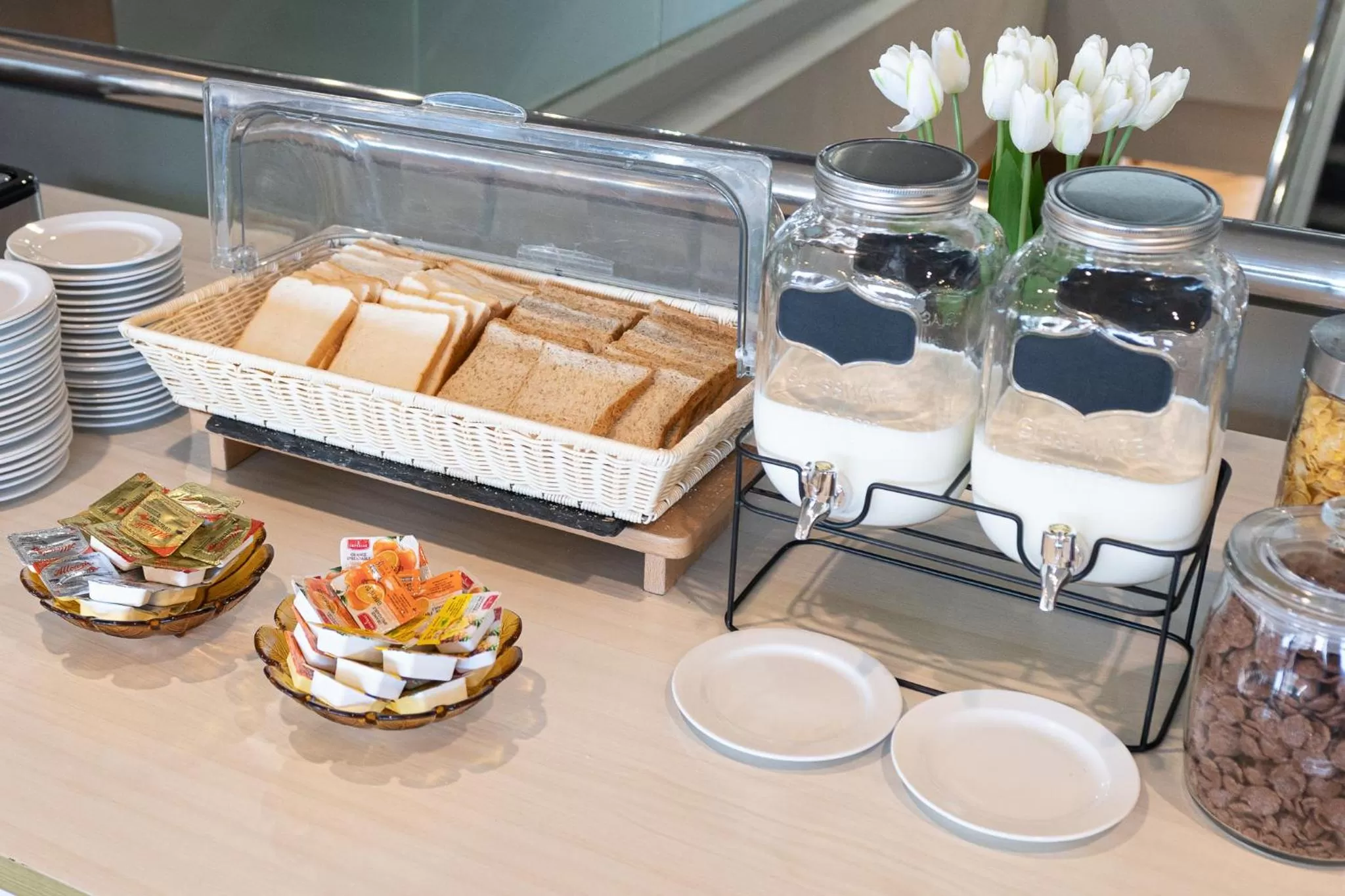 Restaurant/places to eat in Riverine Place Hotel and Residence