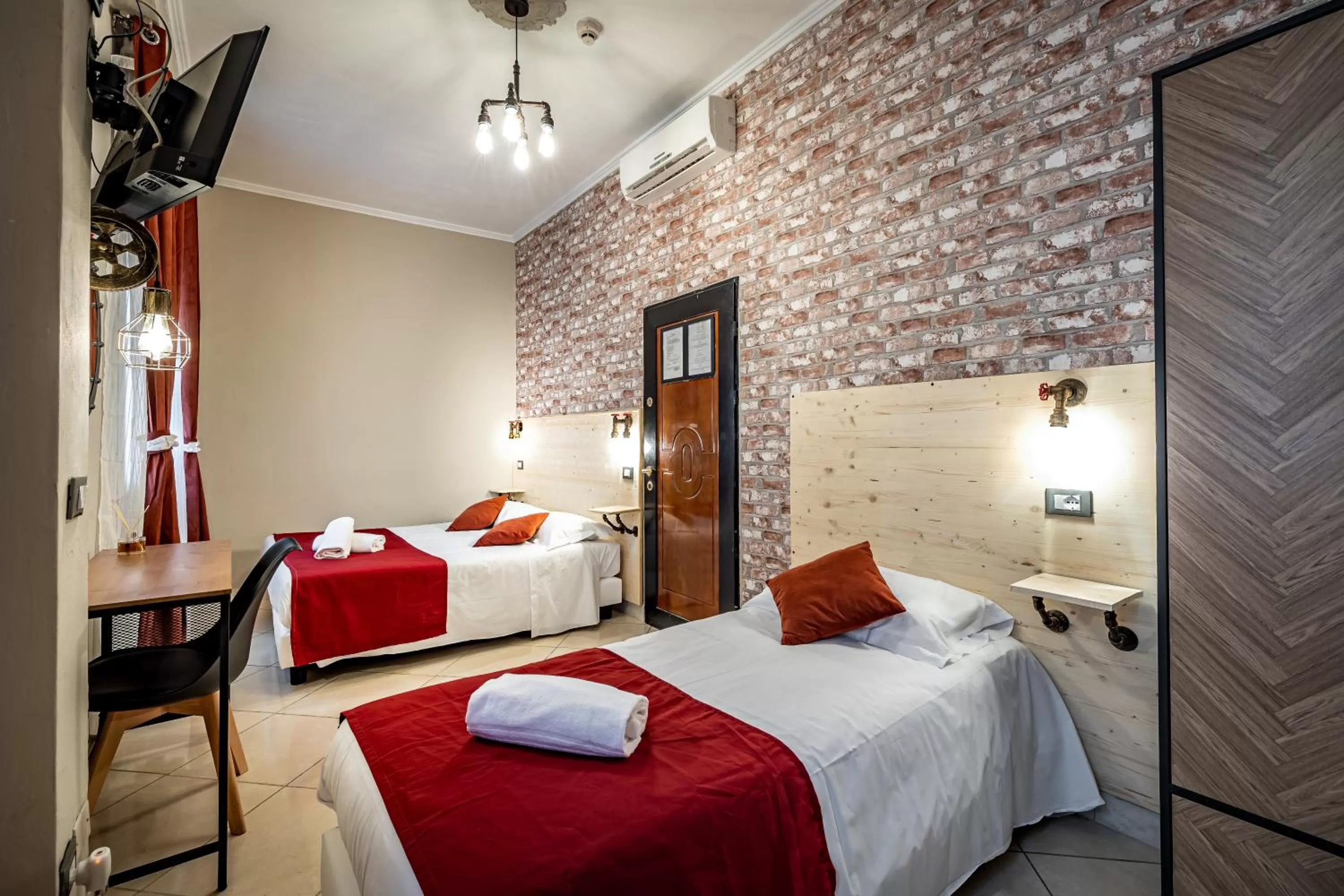 Bedroom, Bed in HOTEL VENETO con accesso ZTL