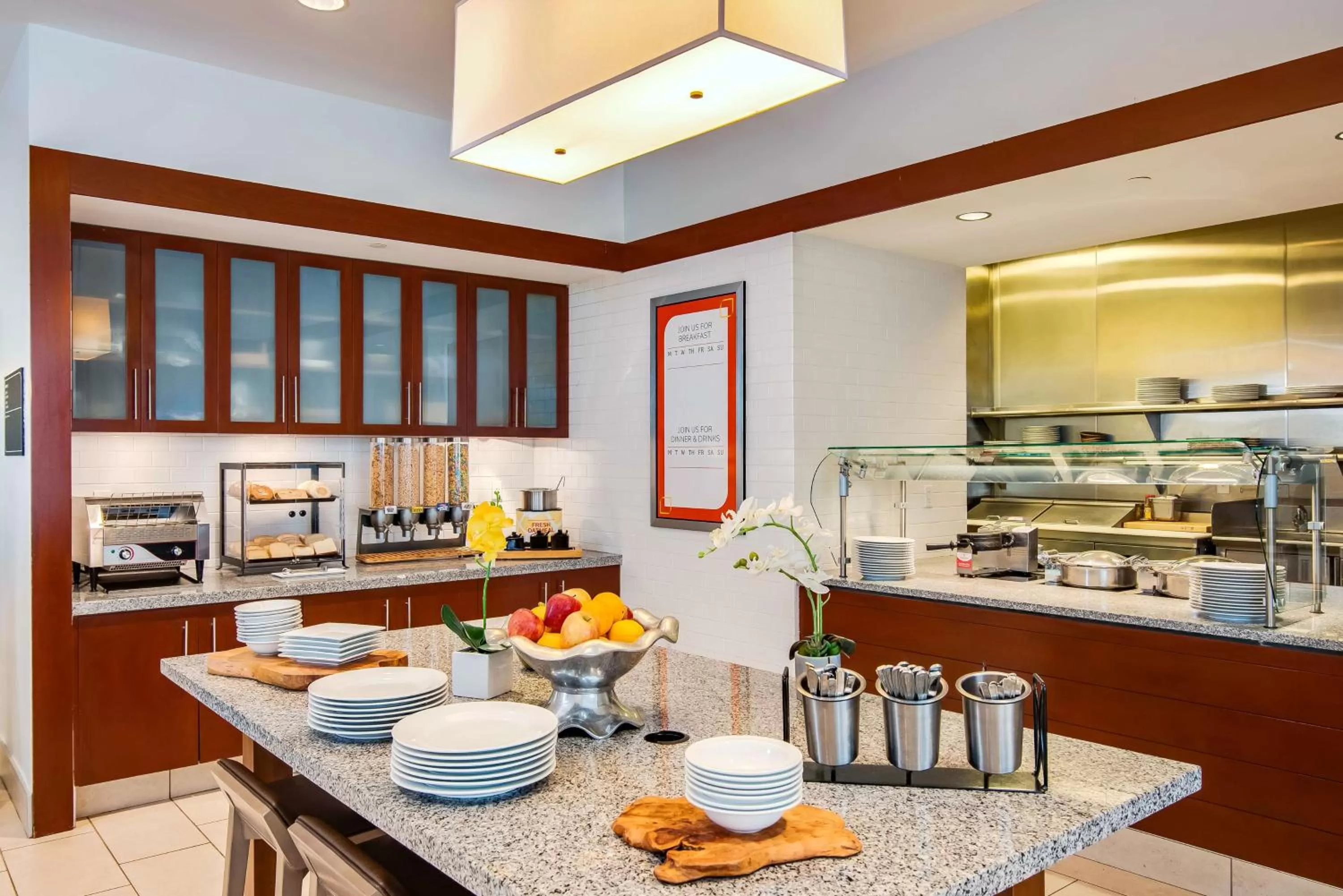 Breakfast in Hilton Garden Inn Alexandria Old Town National Harbor