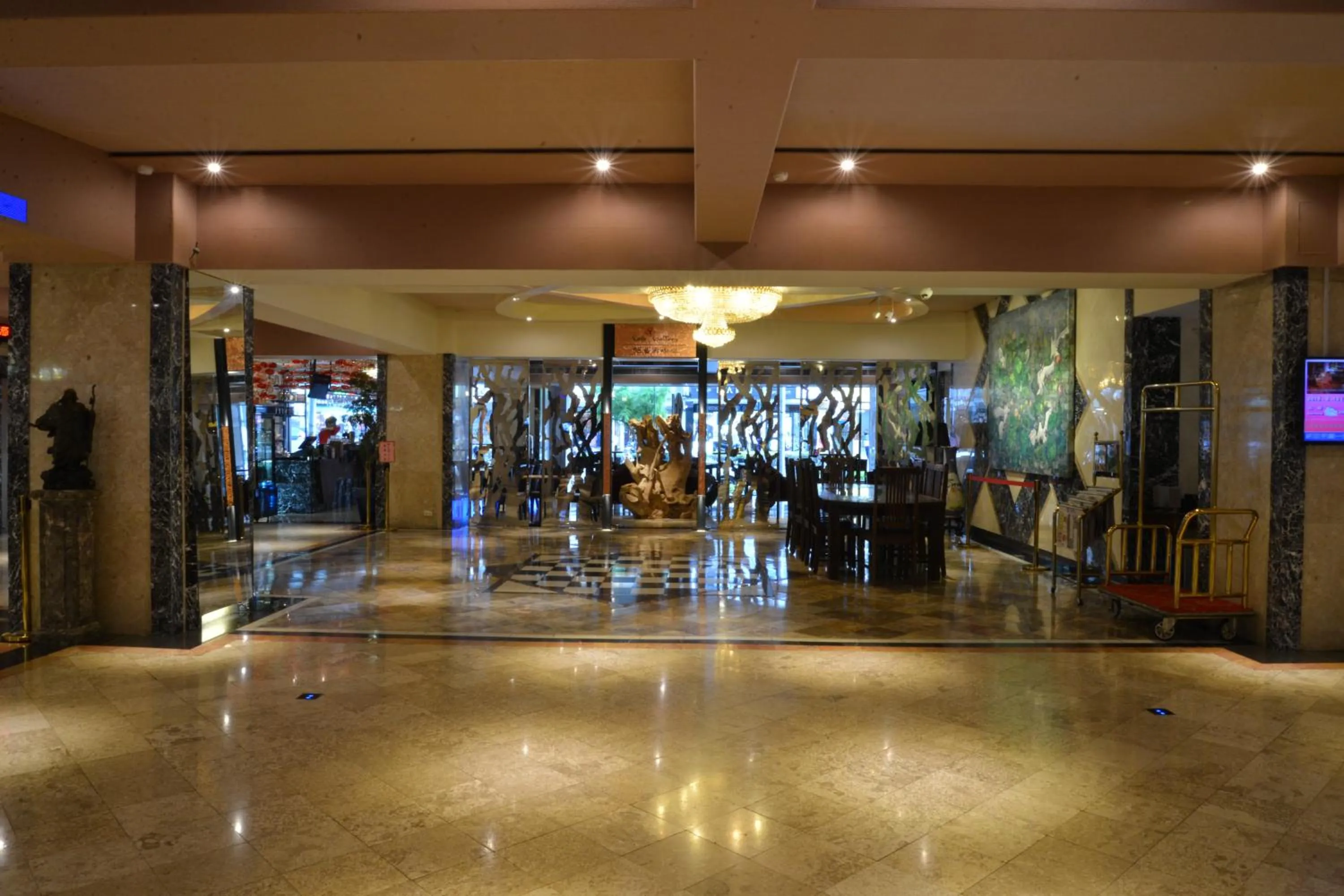 Communal lounge/ TV room in Kingship Hotel Kaohsiung Inter Continental