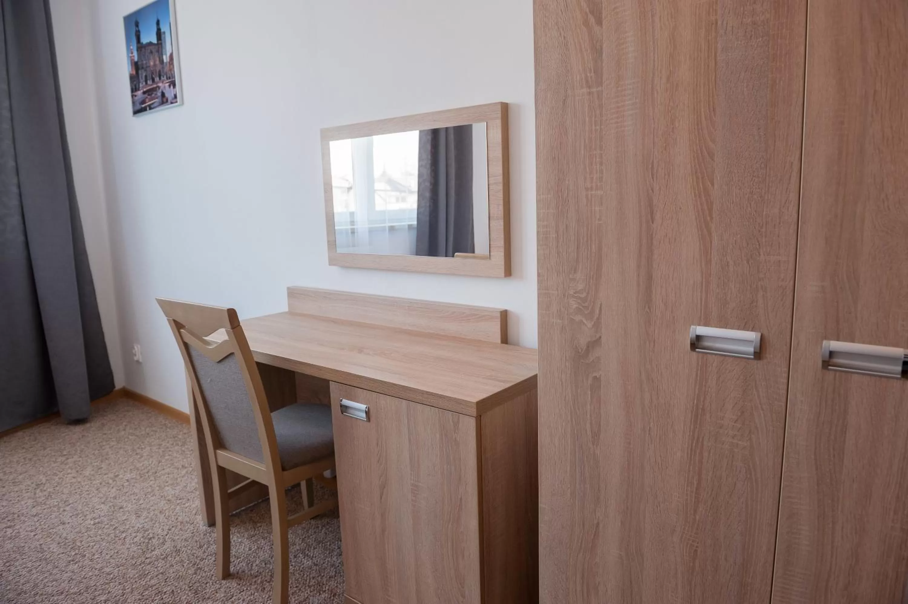 Photo of the whole room in Patra